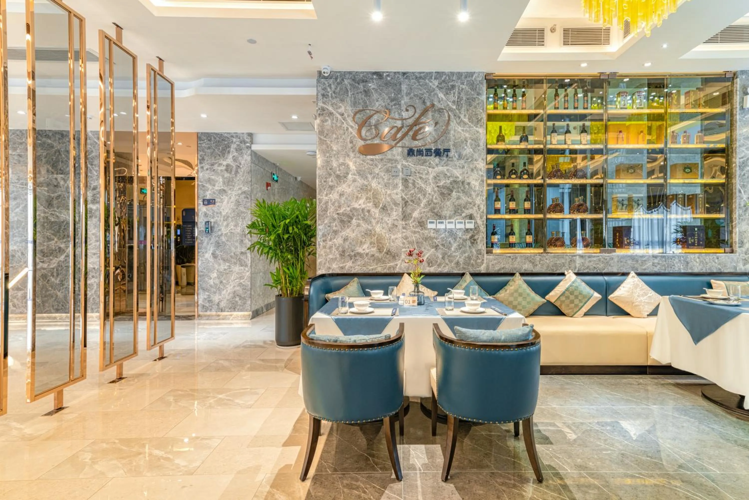 Restaurant/places to eat in Dingshang Apartment Hotel