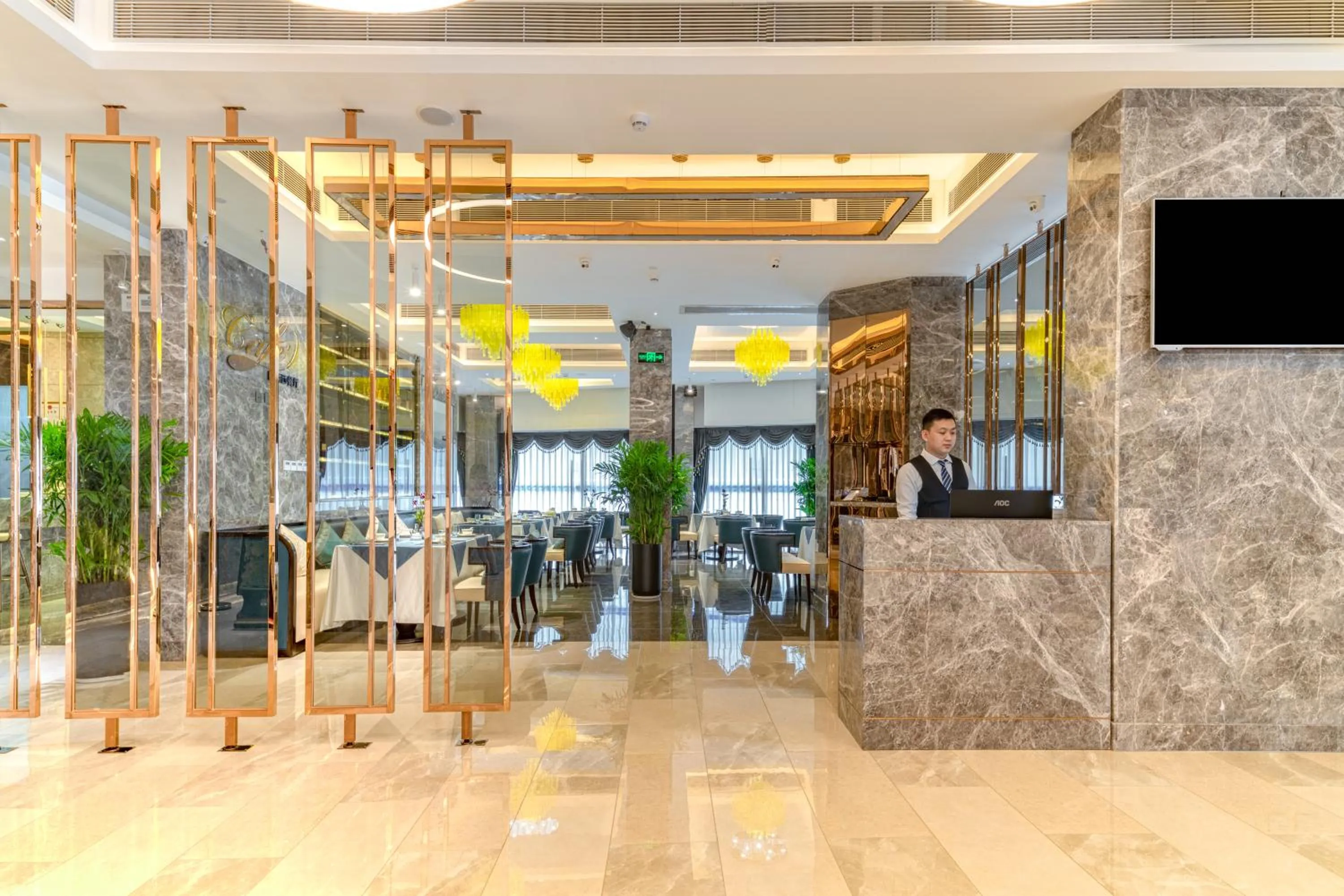 Restaurant/places to eat in Dingshang Apartment Hotel