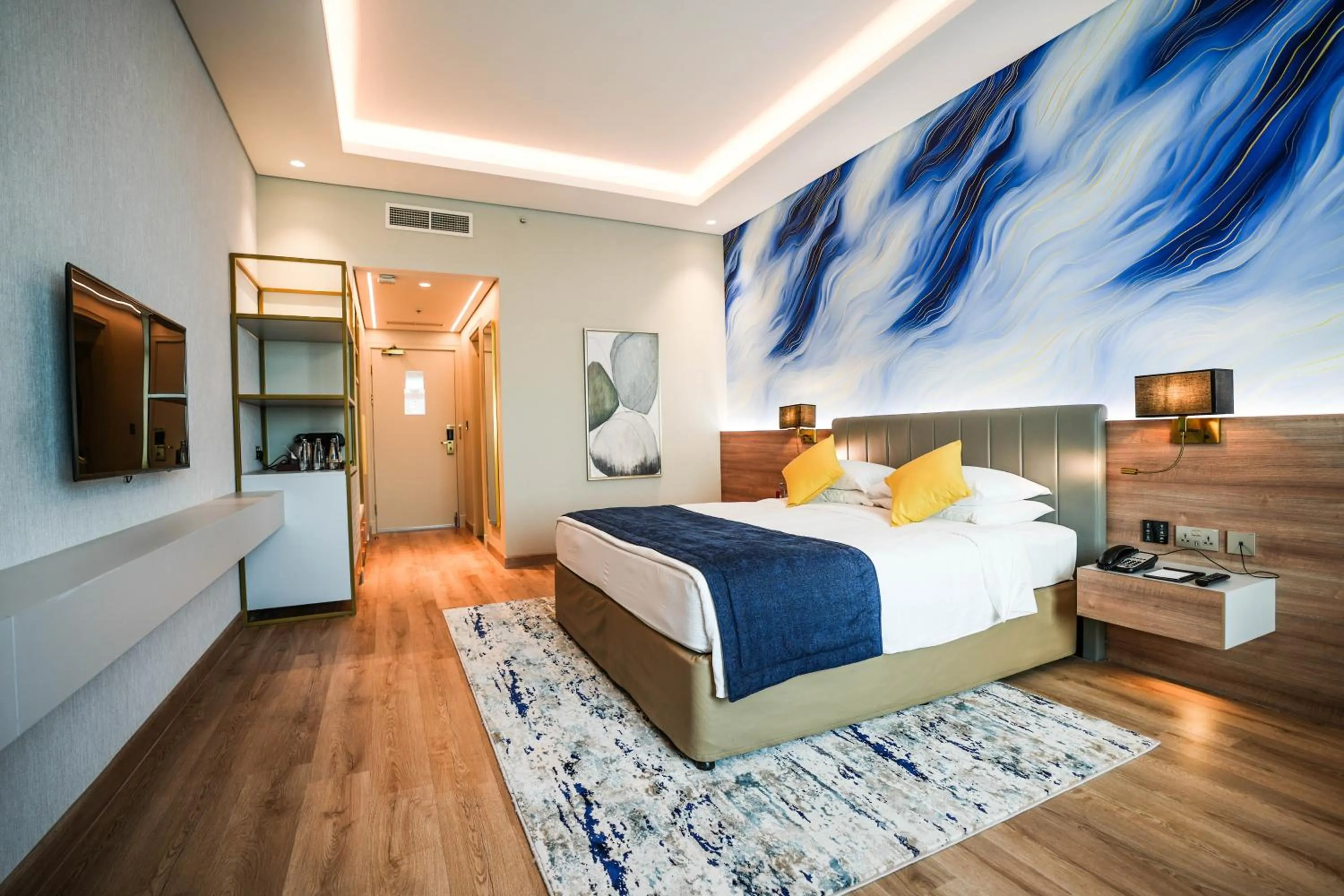 Bedroom, Bed in Mövenpick Grand Al Bustan