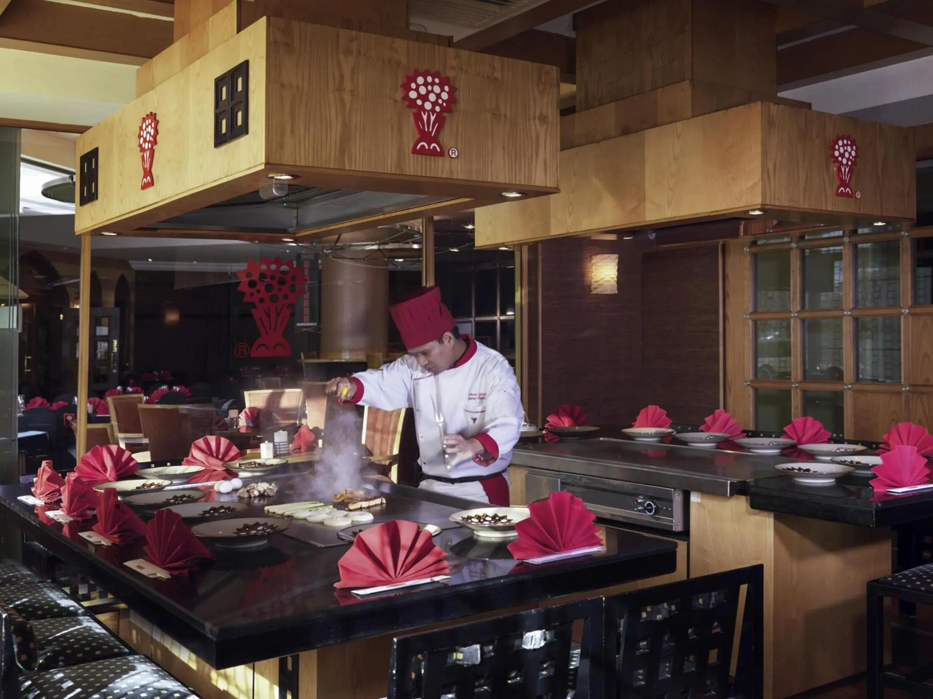 Restaurant/places to eat in Mövenpick Grand Al Bustan Restaurant/places to eat in Mövenpick Grand Al Bustan