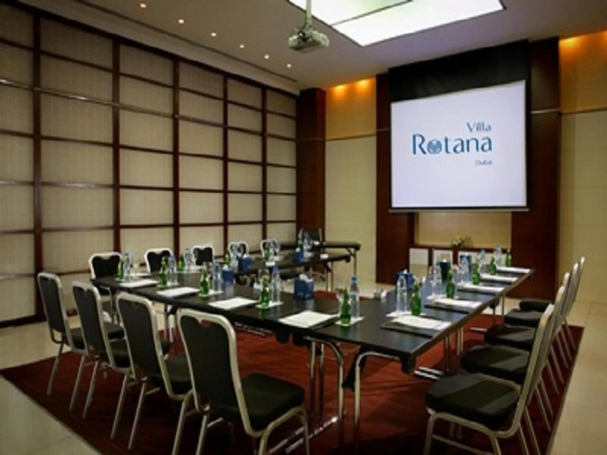 Business facilities in Villa Rotana
