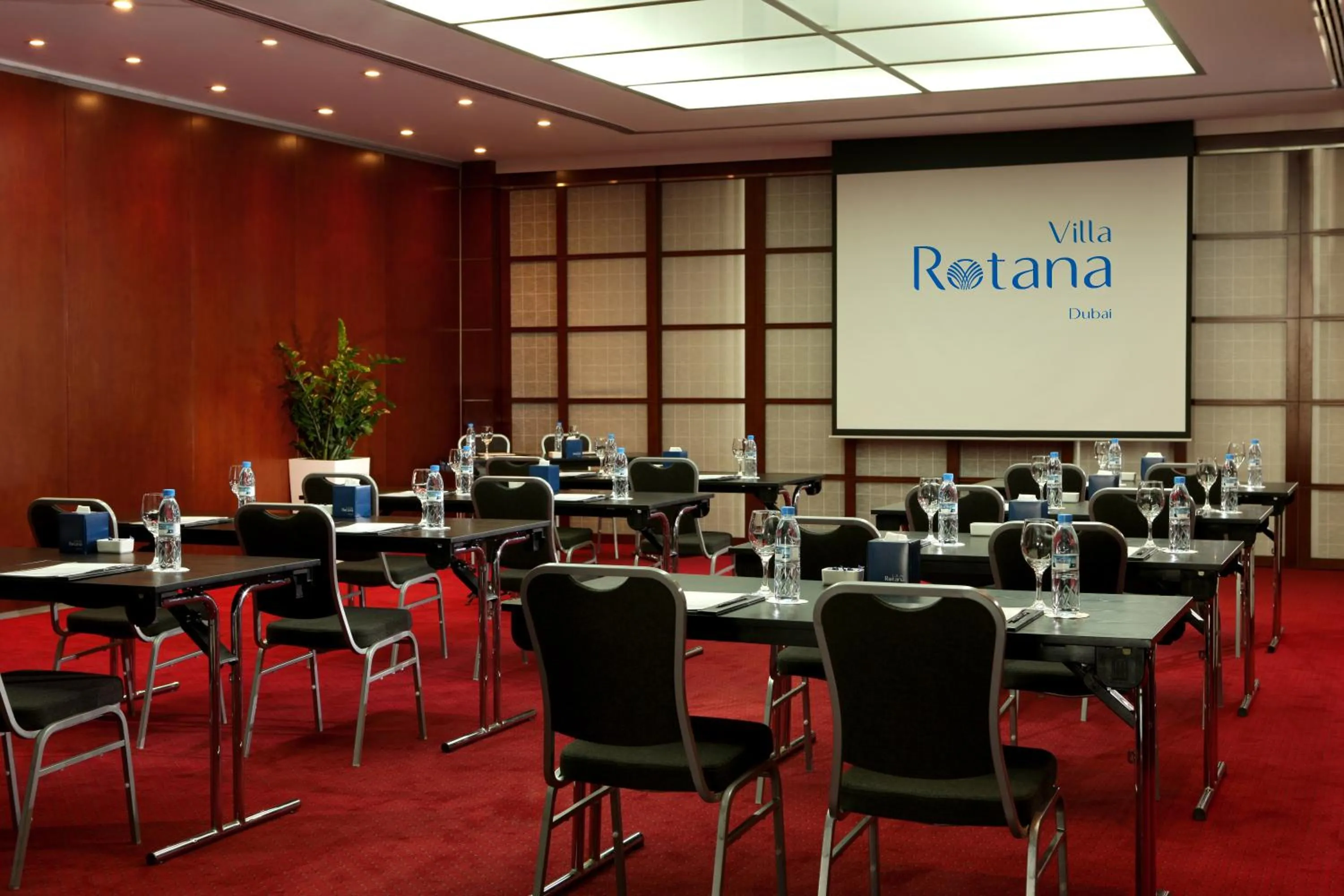 Business facilities in Villa Rotana