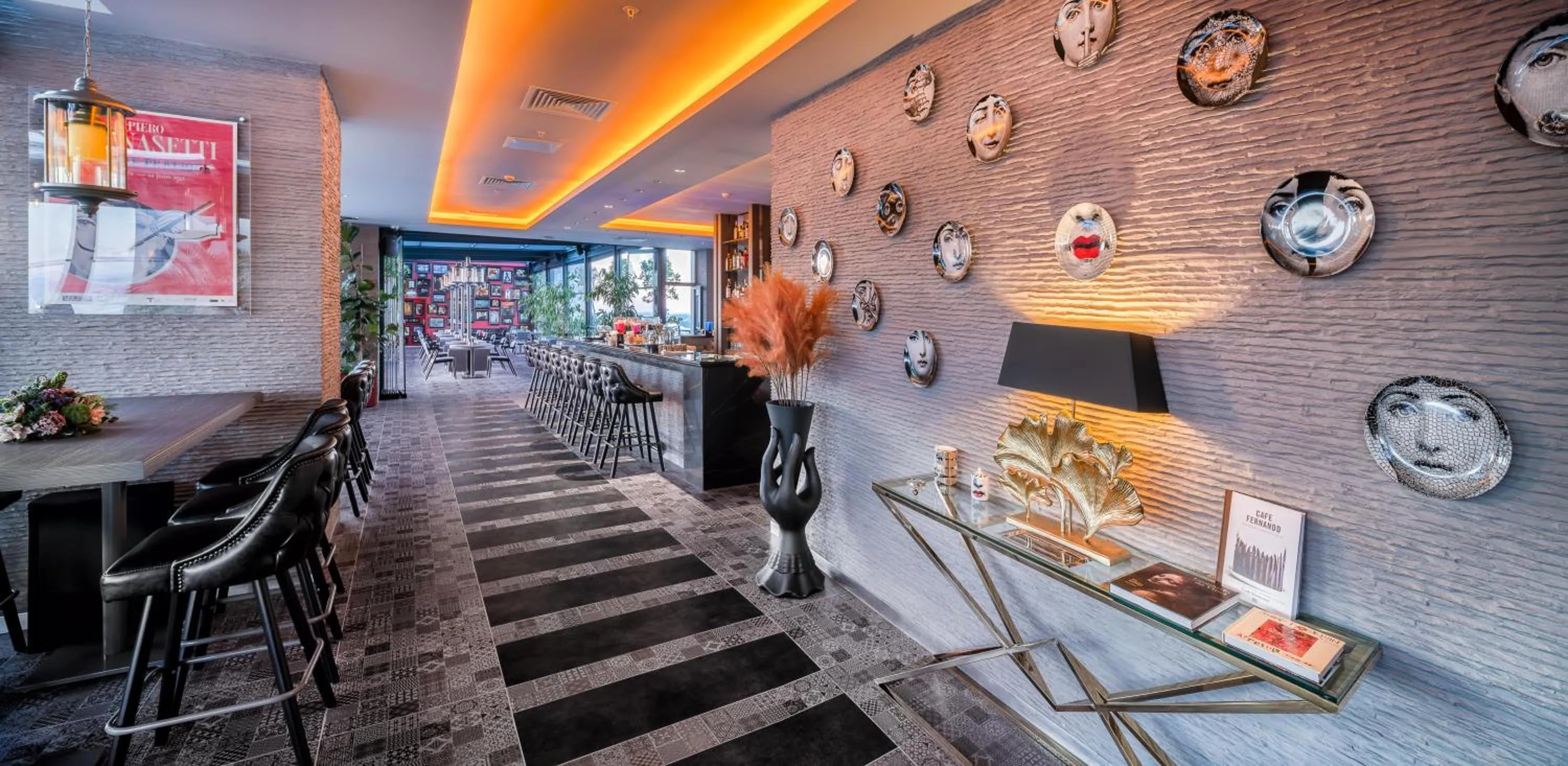 Restaurant/places to eat in Concorde Tower Hotel & Casino