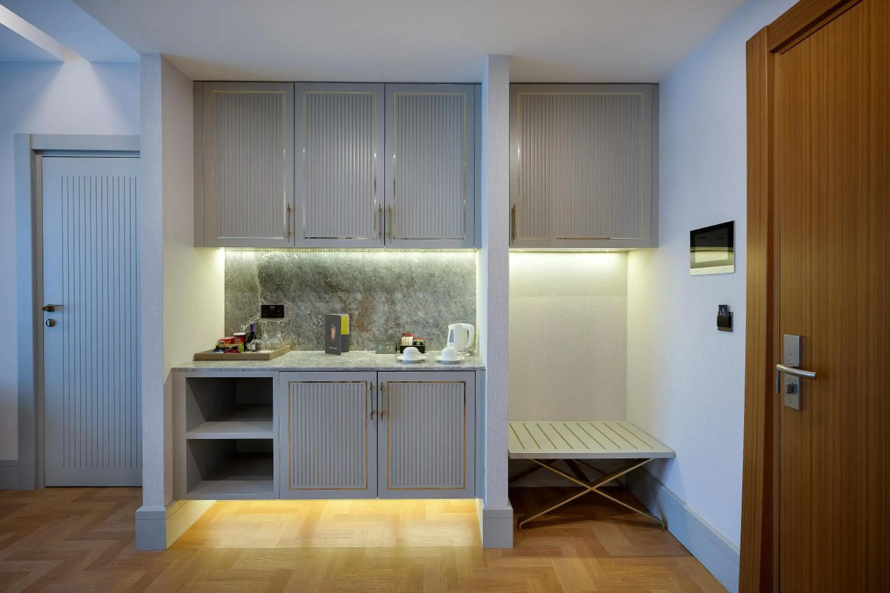 Deluxe Suite in Concorde Tower Hotel & Casino Deluxe Suite in Concorde Tower Hotel & Casino