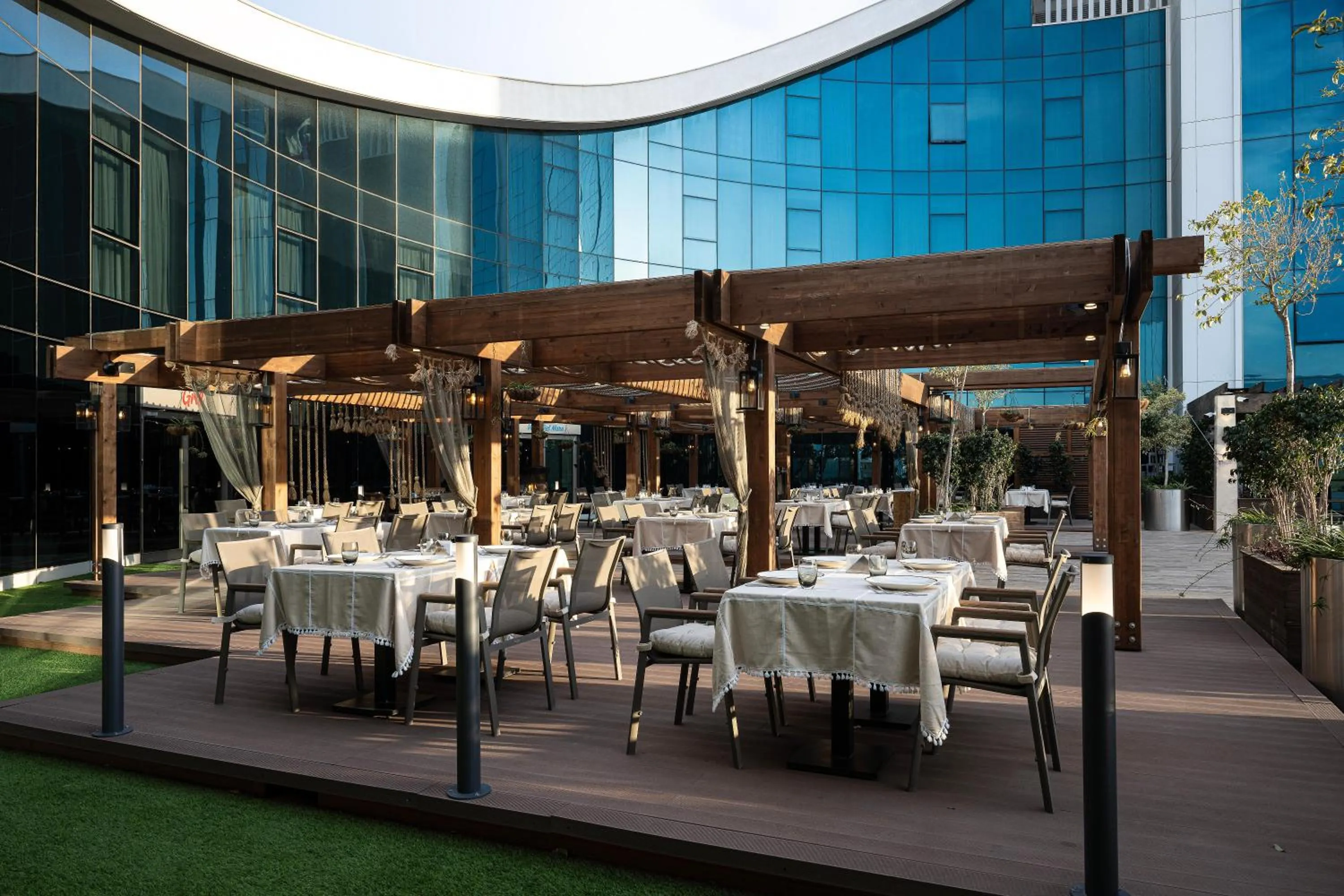 Restaurant/places to eat in Concorde Tower Hotel & Casino