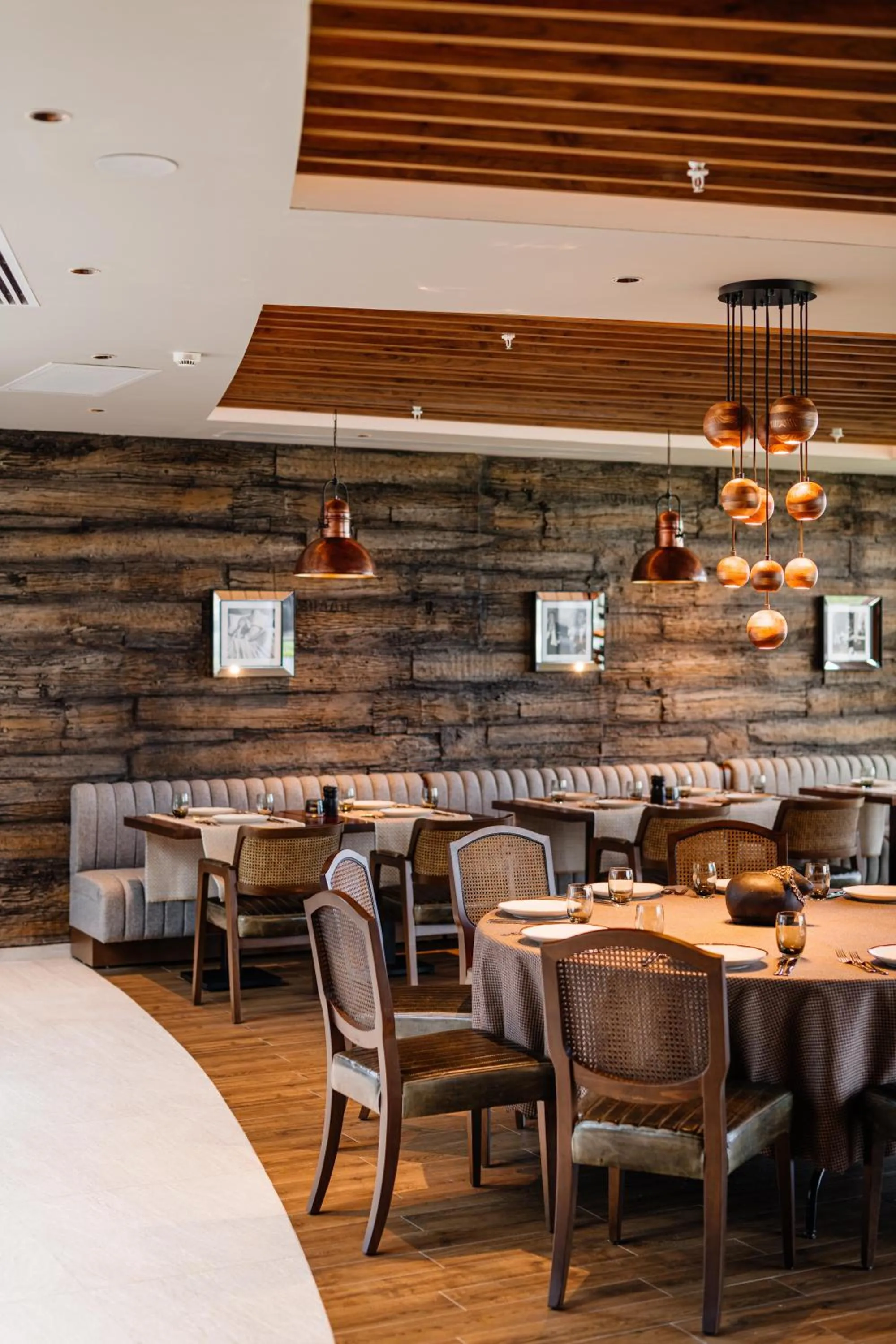 Restaurant/places to eat in Concorde Tower Hotel & Casino