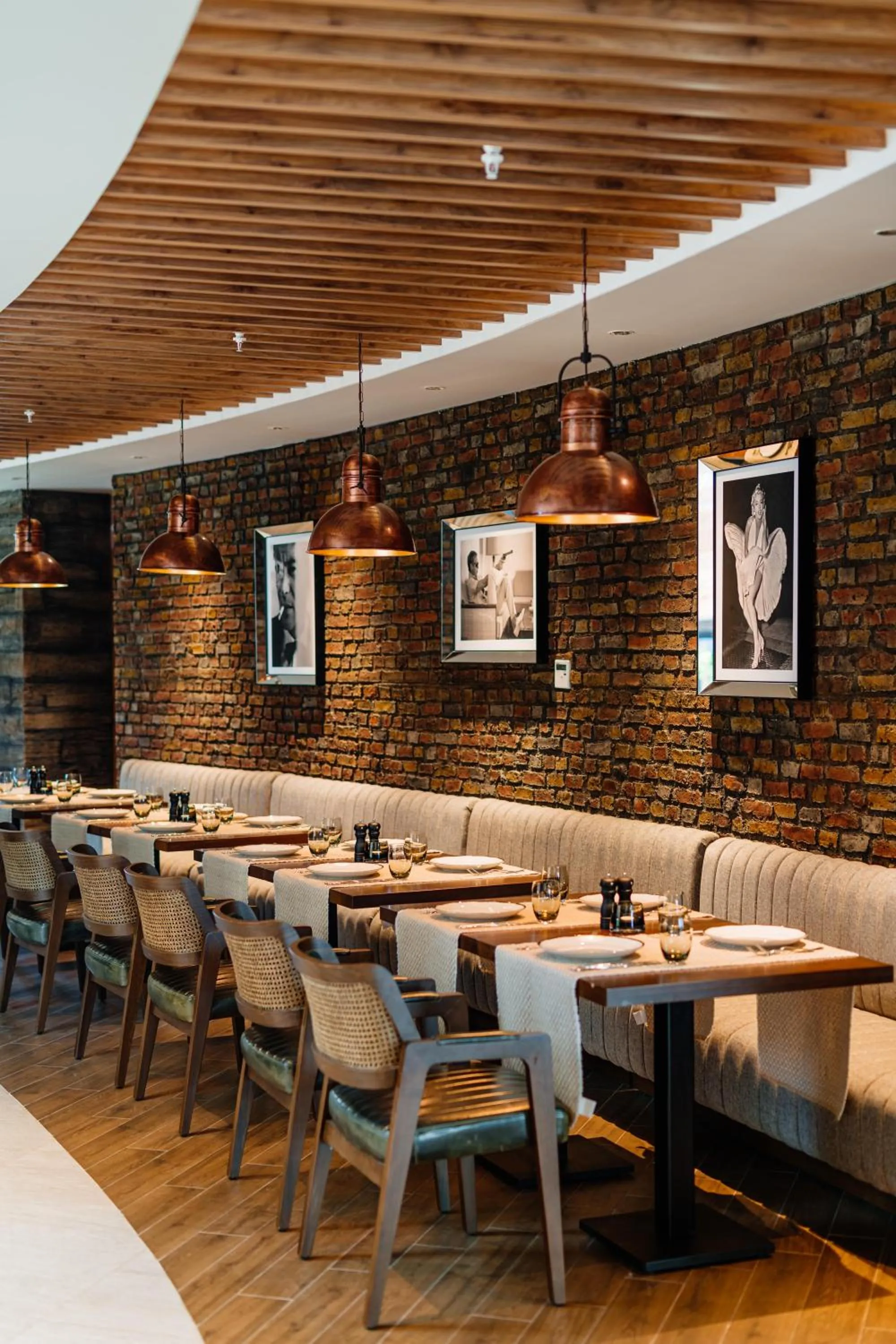 Restaurant/places to eat in Concorde Tower Hotel & Casino