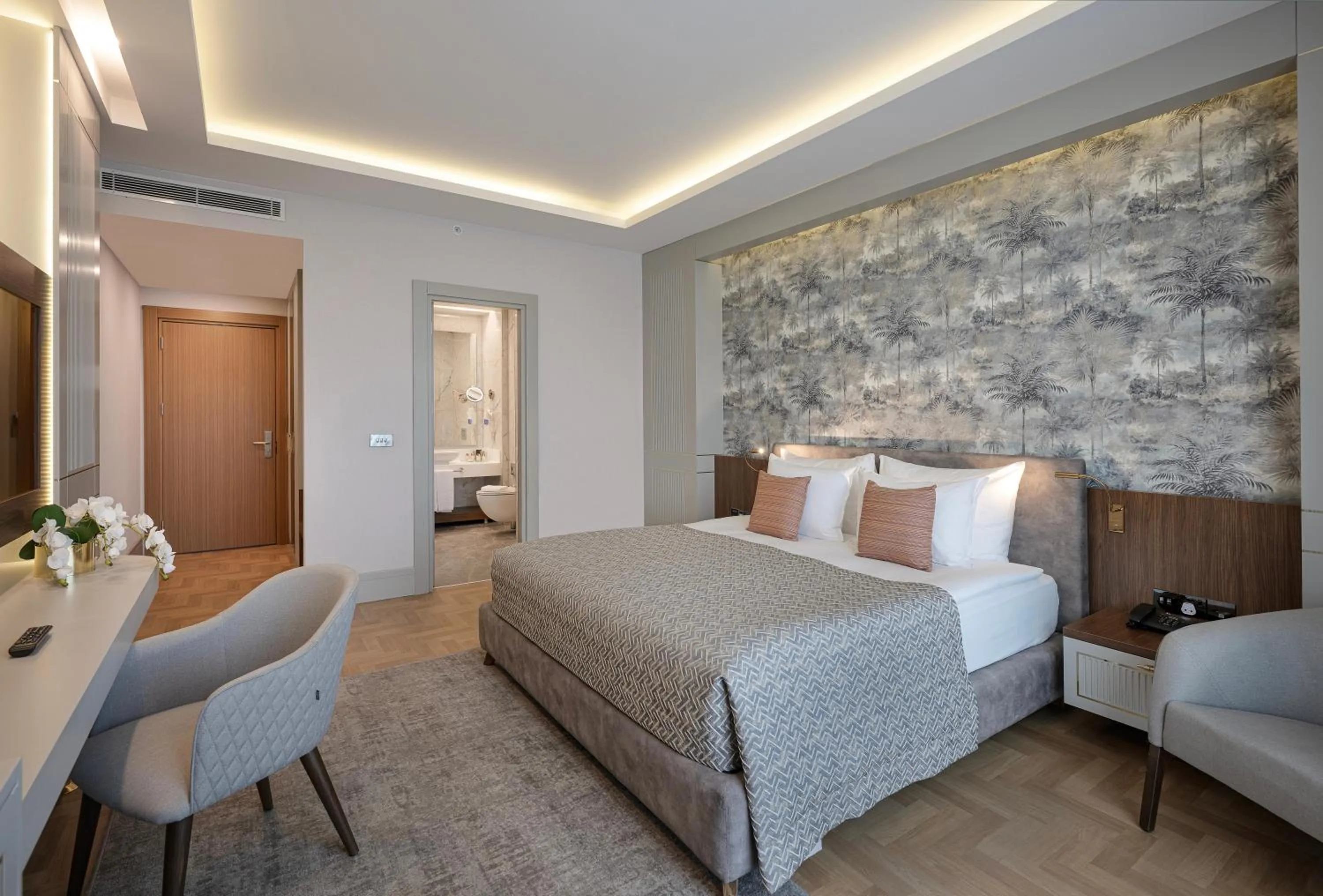 Photo of the whole room, Bed in Concorde Tower Hotel & Casino