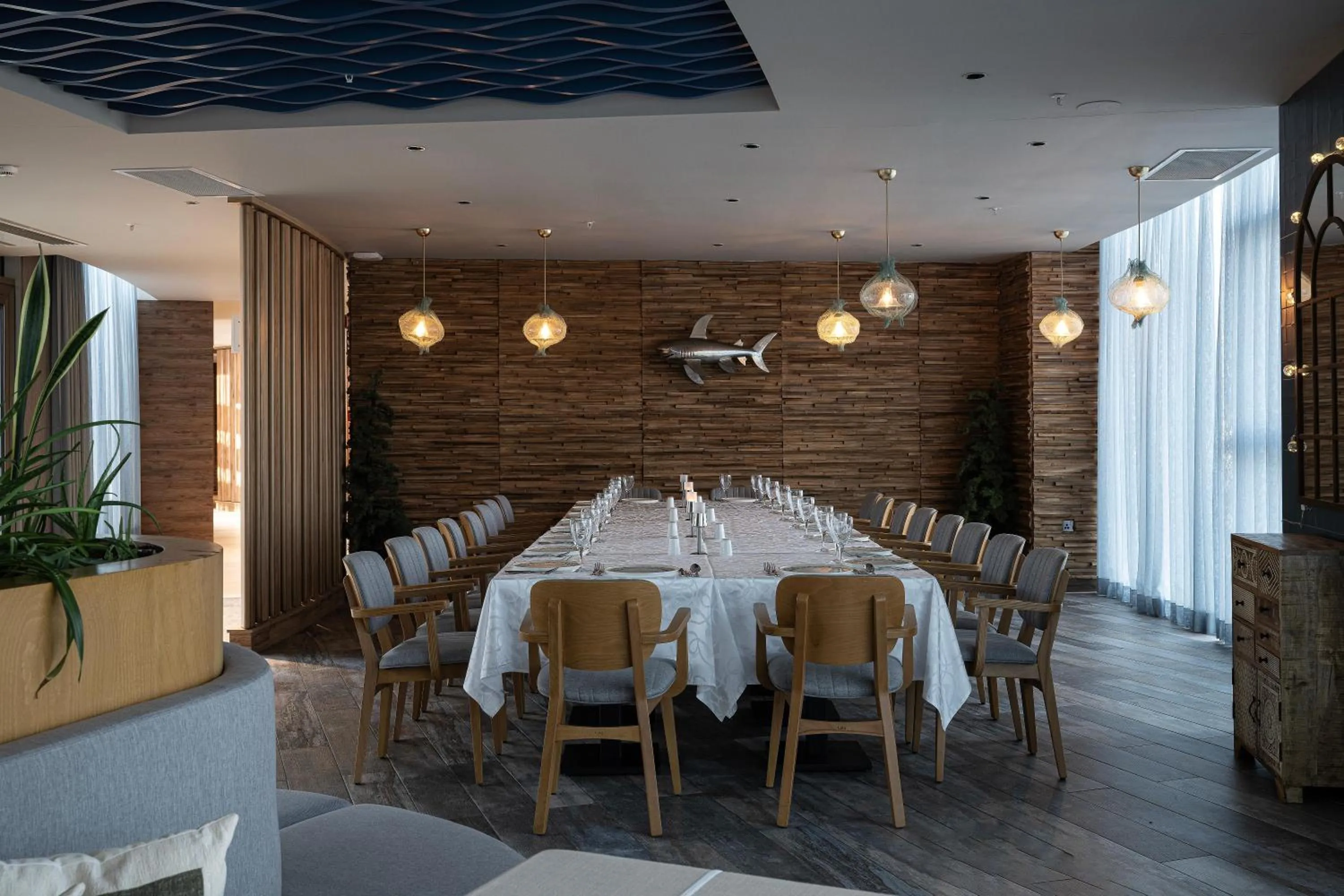 Restaurant/places to eat in Concorde Tower Hotel & Casino