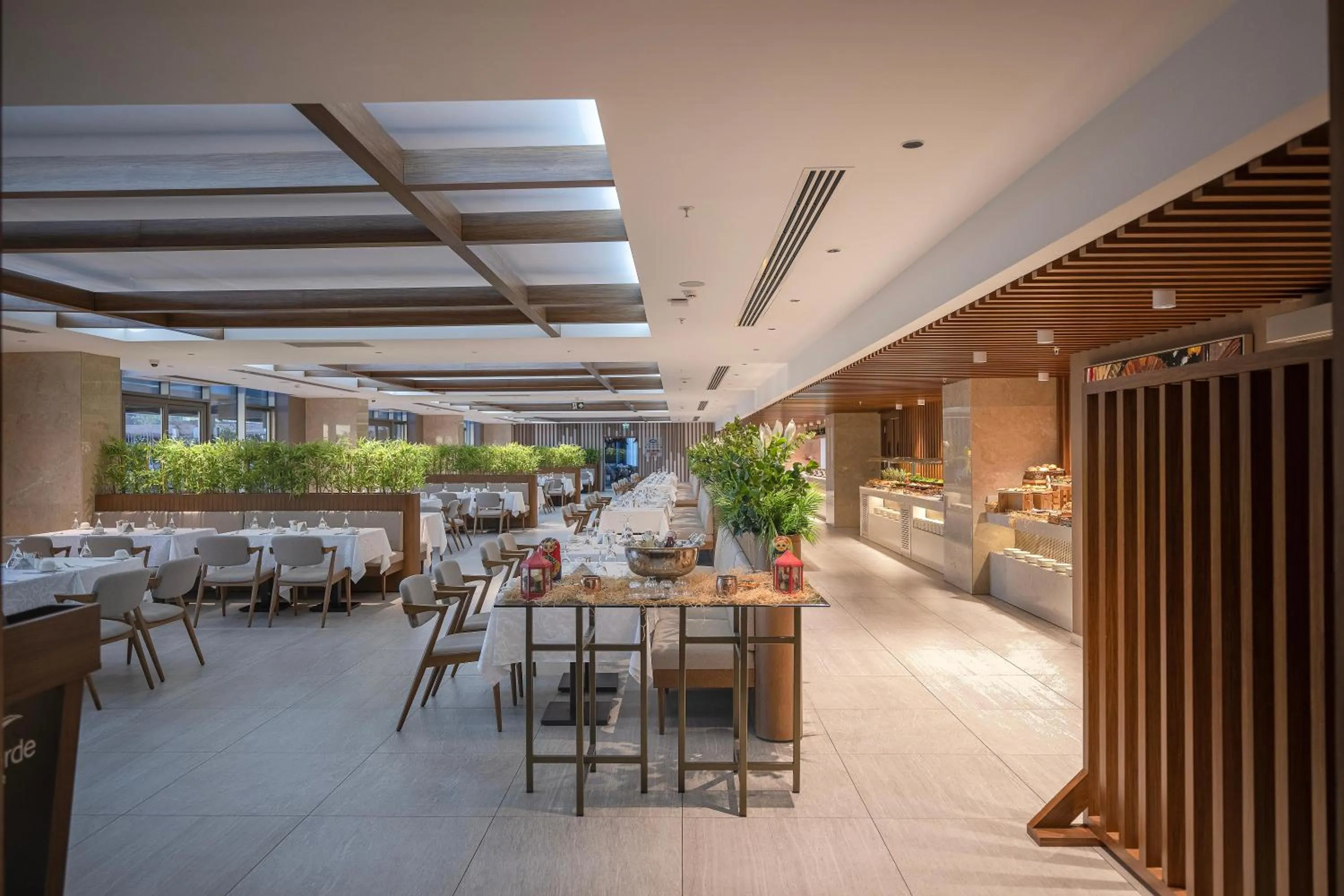 Restaurant/places to eat in Concorde Tower Hotel & Casino