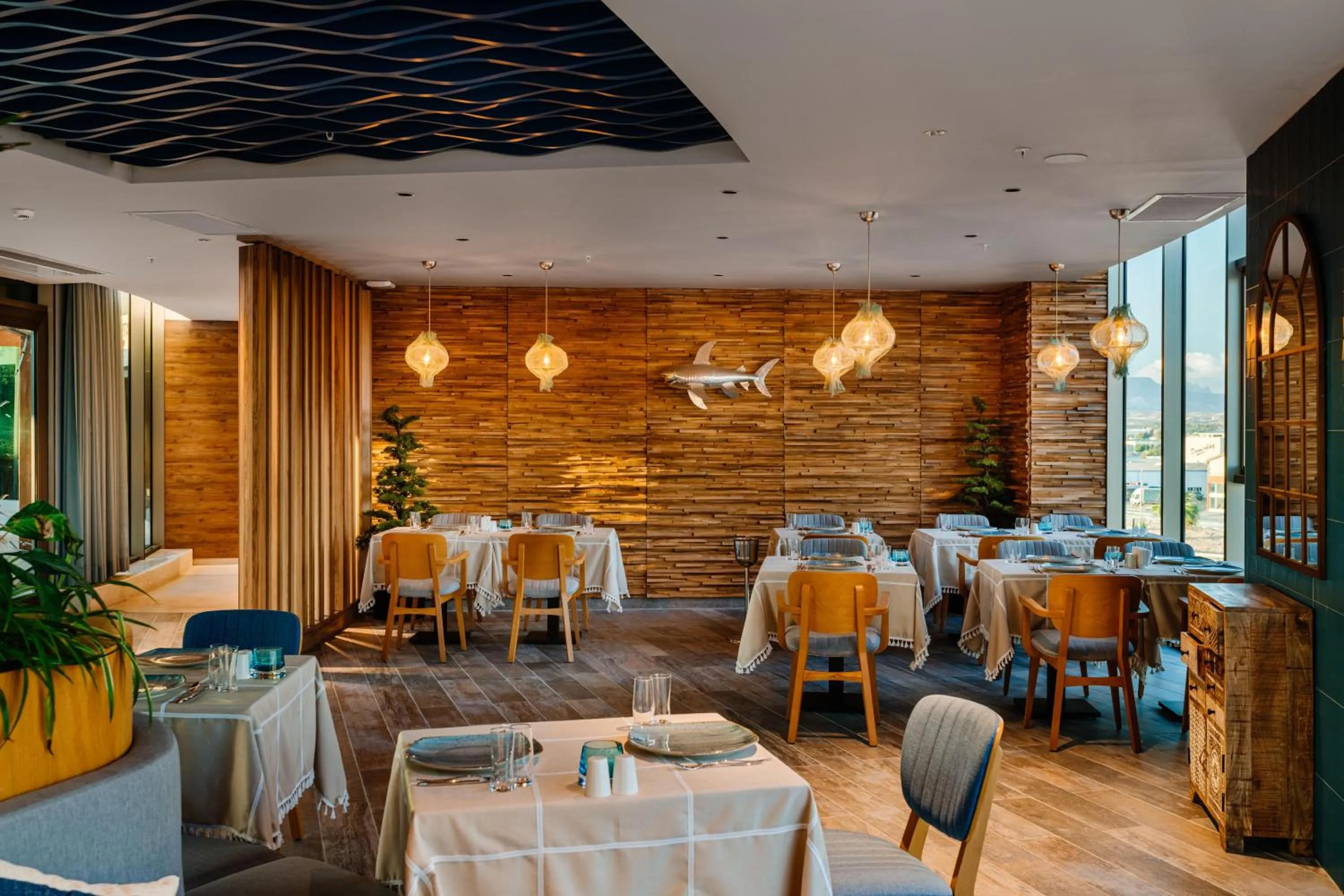 Restaurant/places to eat in Concorde Tower Hotel & Casino