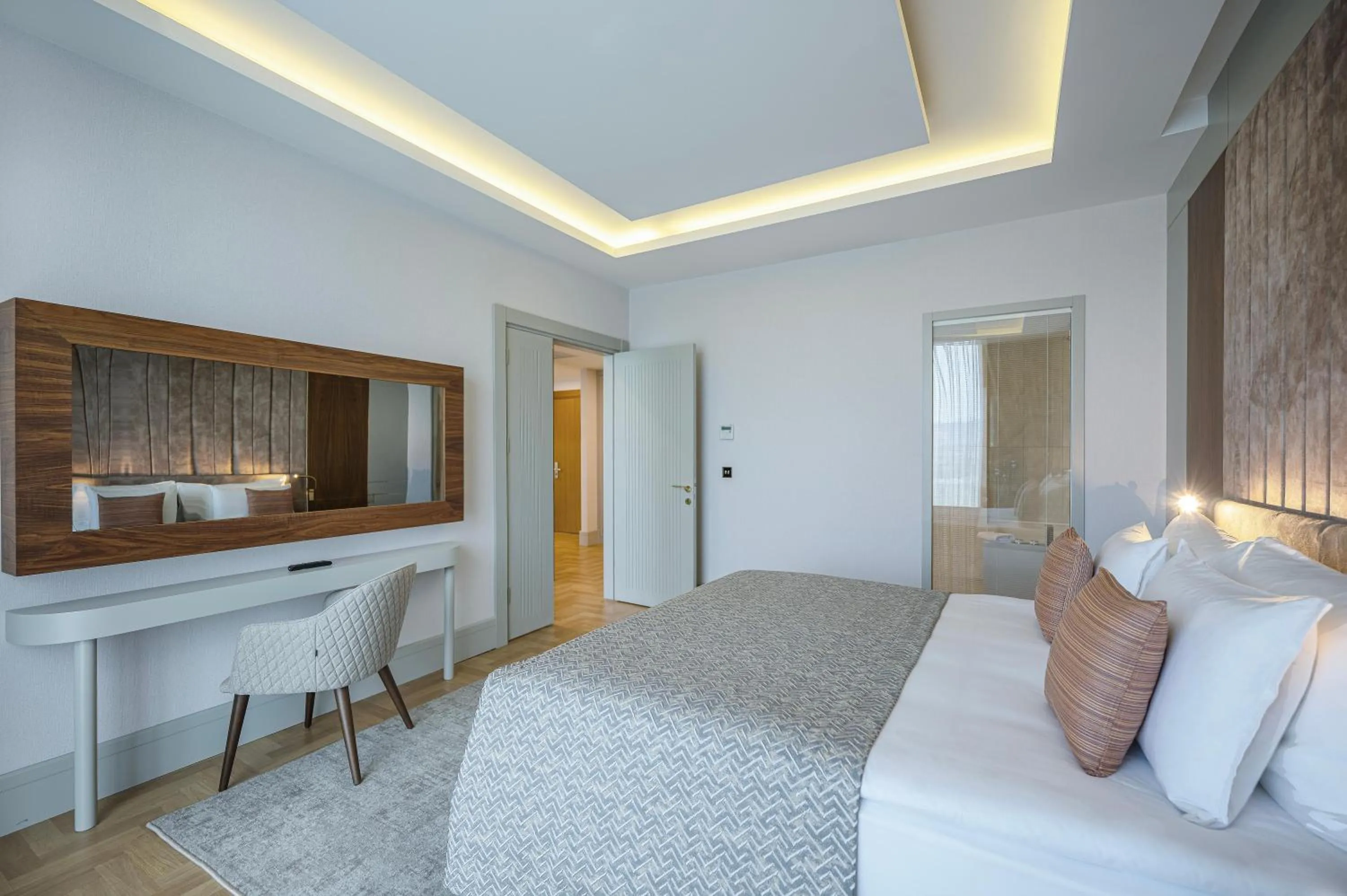 Photo of the whole room, Bed in Concorde Tower Hotel & Casino