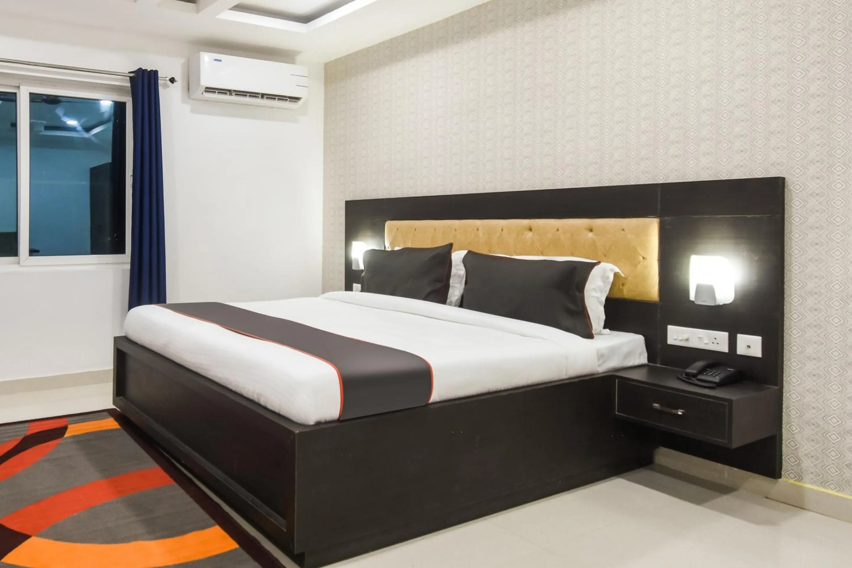 Bedroom, Bed in Hotel O Red Velvet Premium