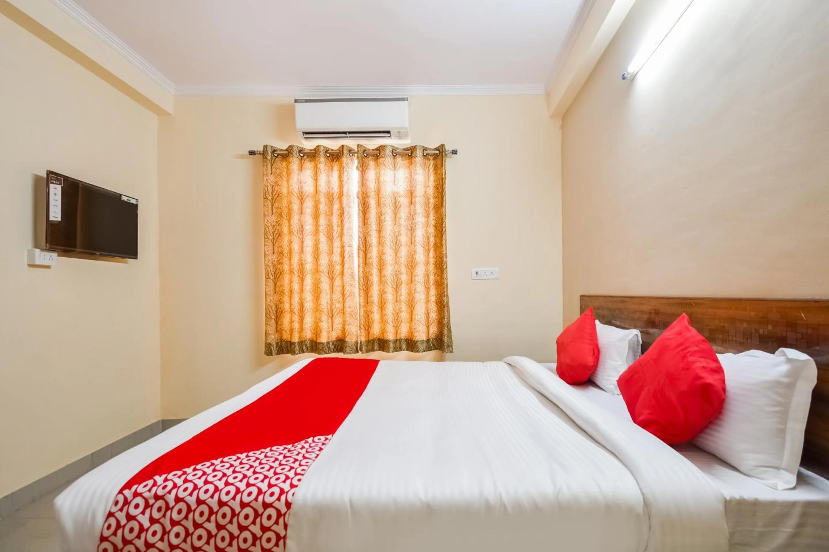 Bedroom, Bed in Hotel O Krishna