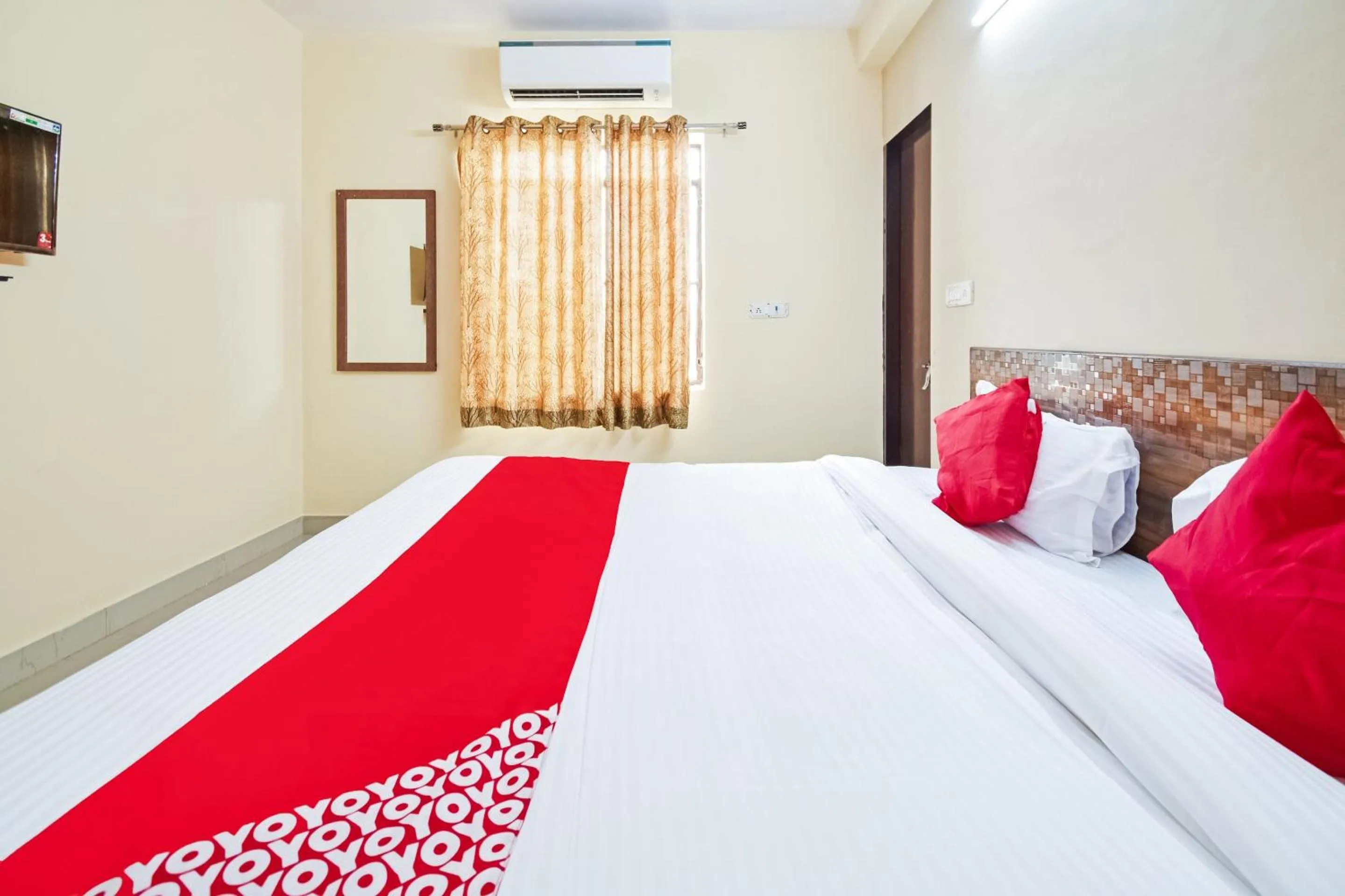 Bedroom, Bed in Hotel O Krishna