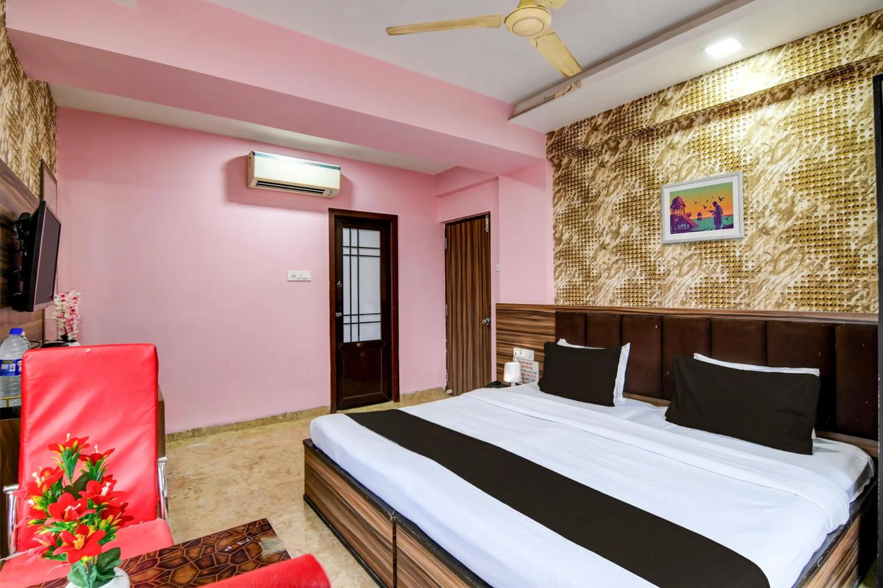 Bedroom, Bed in Hotel O Sunshine Near Netaji Subhash Chandra Bose International Airport