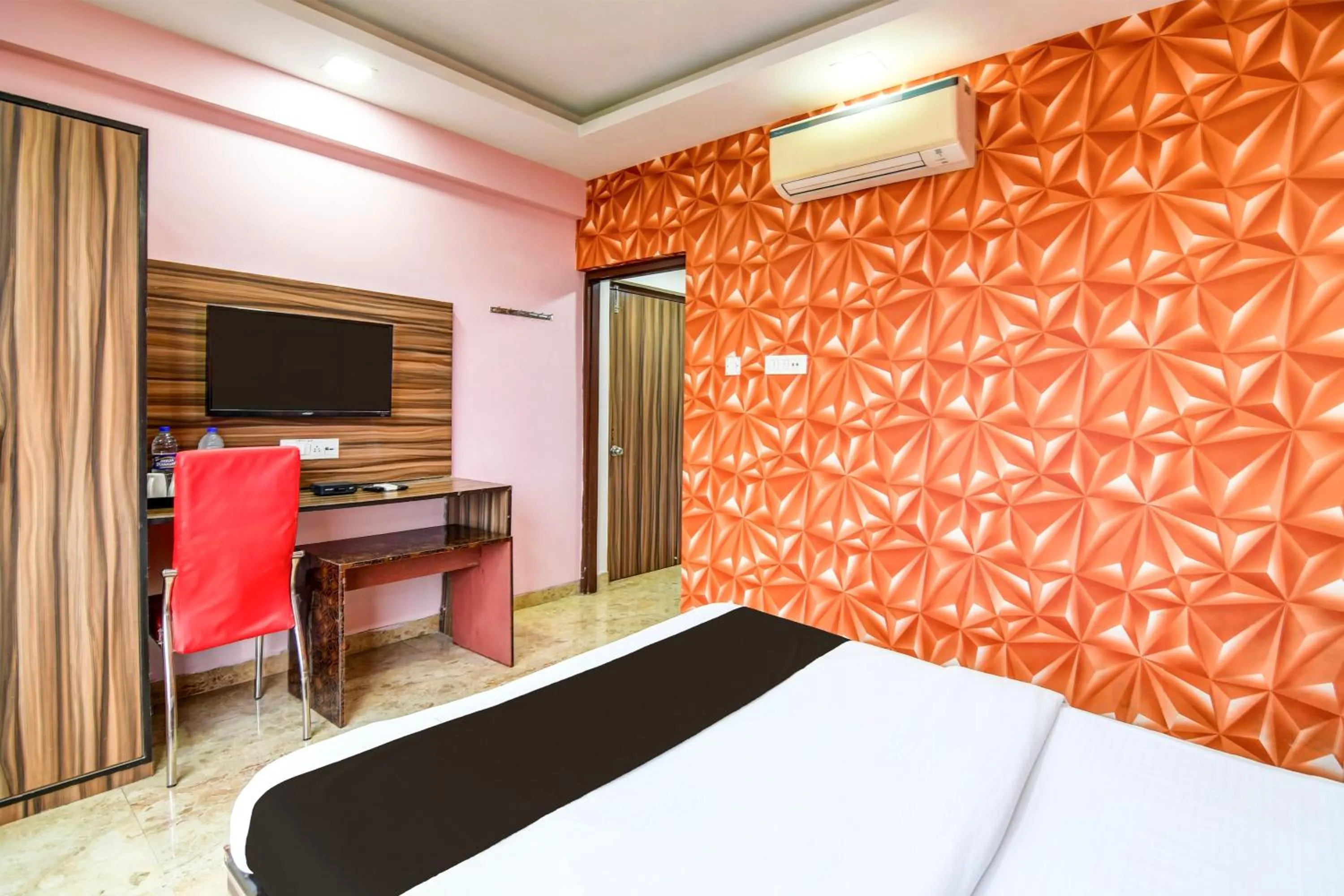 Bedroom, Bed in Hotel O Sunshine Near Netaji Subhash Chandra Bose International Airport