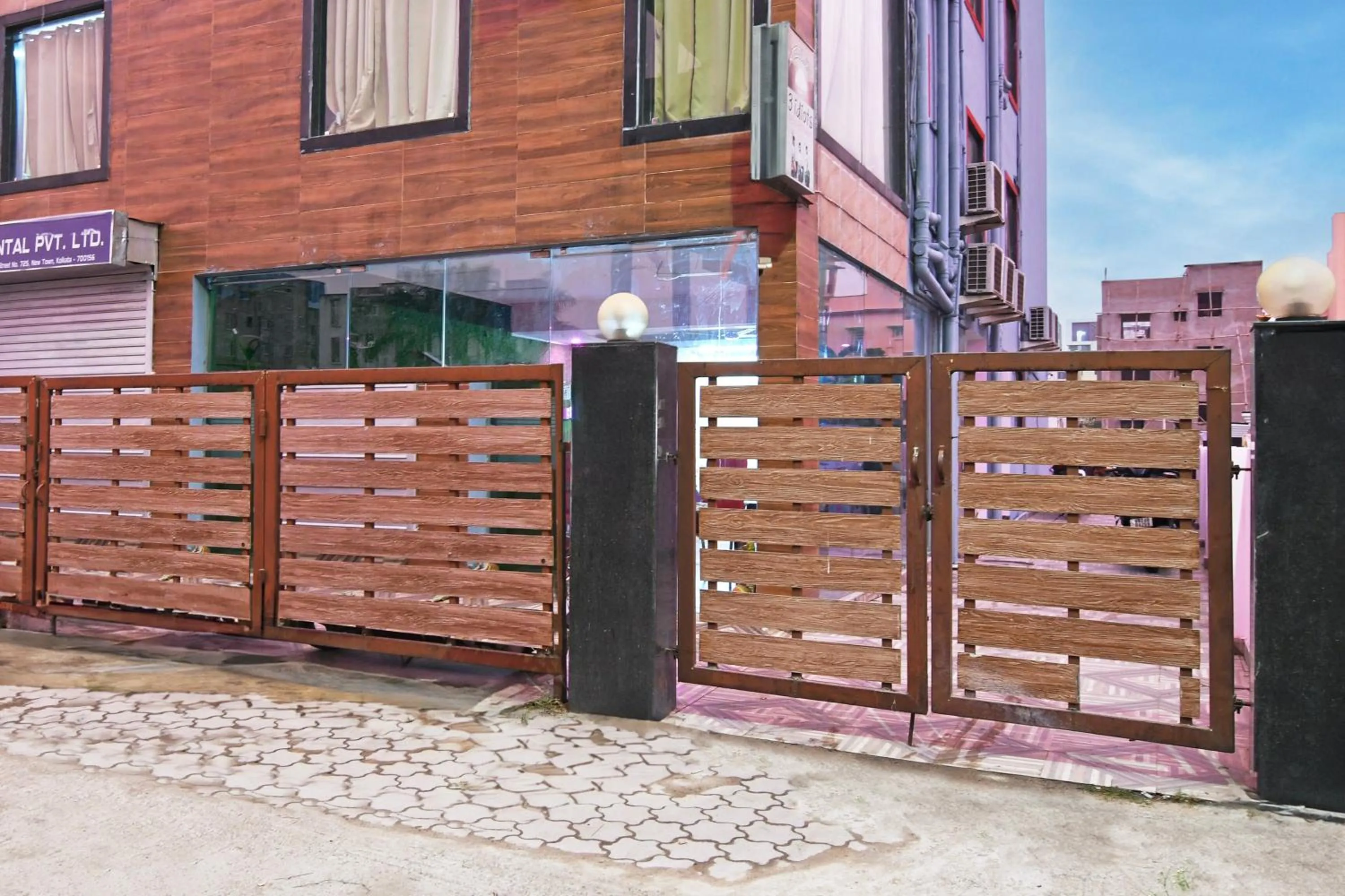 Facade/entrance in Hotel O Sunshine Near Netaji Subhash Chandra Bose International Airport