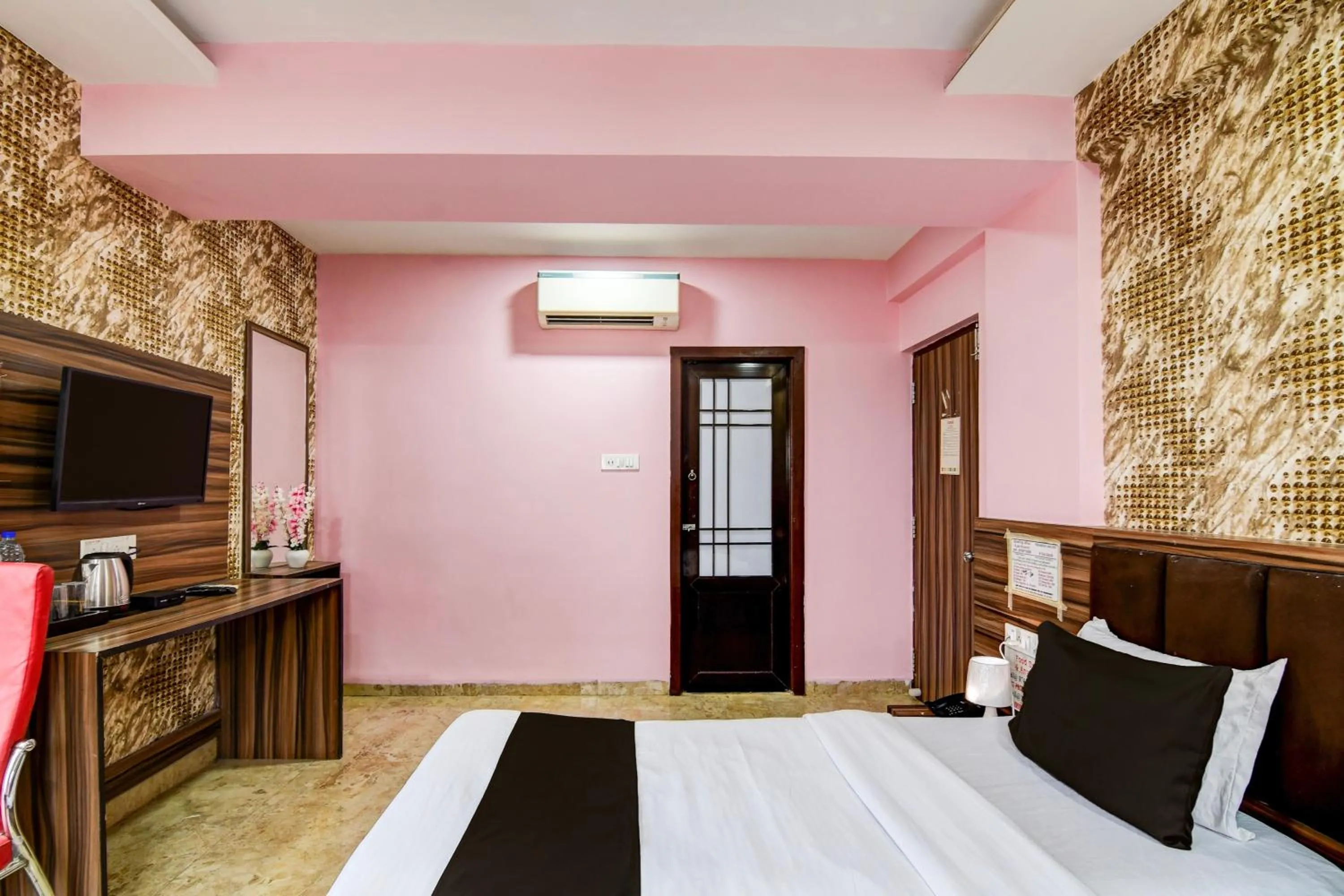 Bedroom, Bed in Hotel O Sunshine Near Netaji Subhash Chandra Bose International Airport