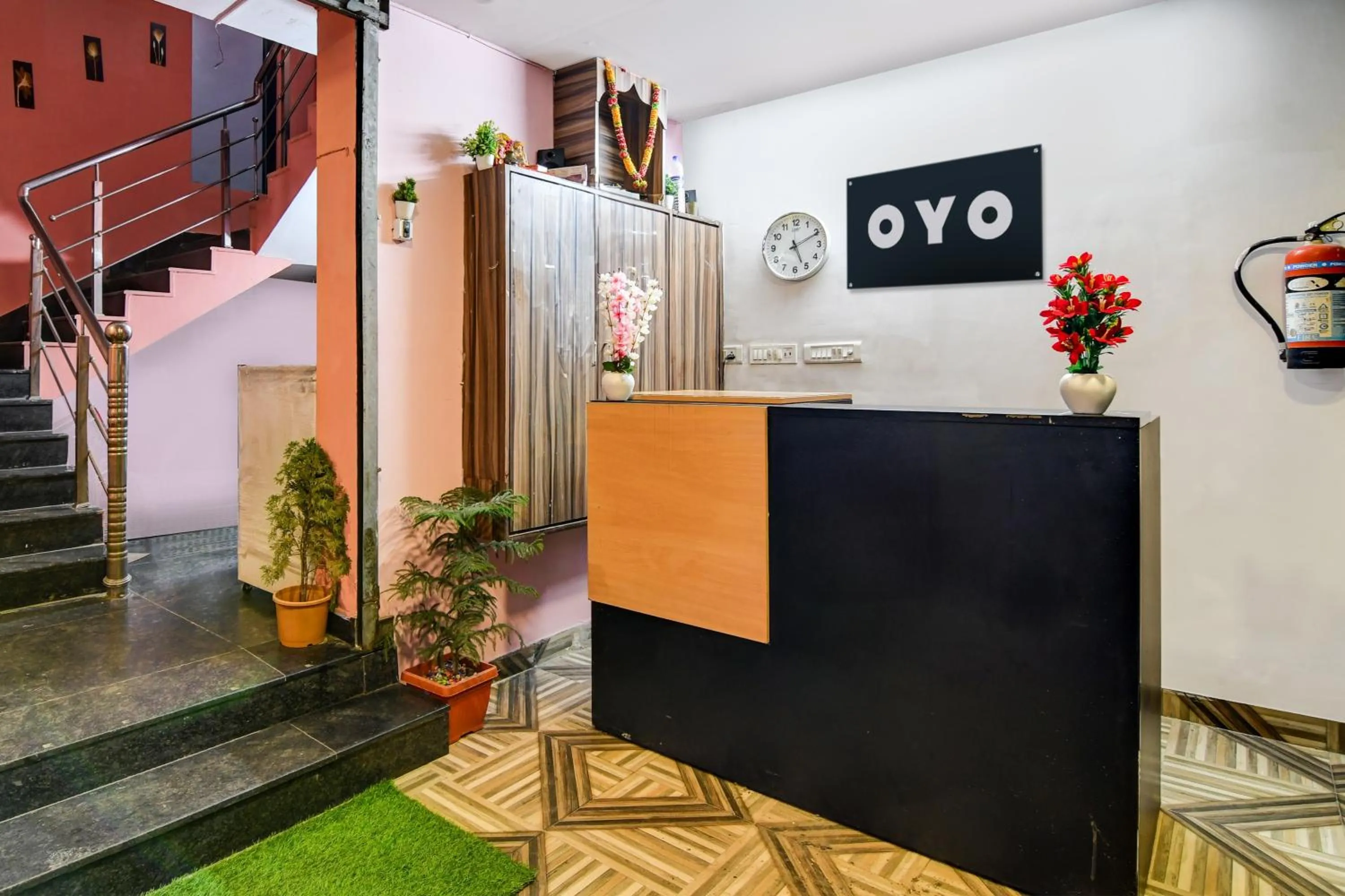 Lobby or reception in Hotel O Sunshine Near Netaji Subhash Chandra Bose International Airport