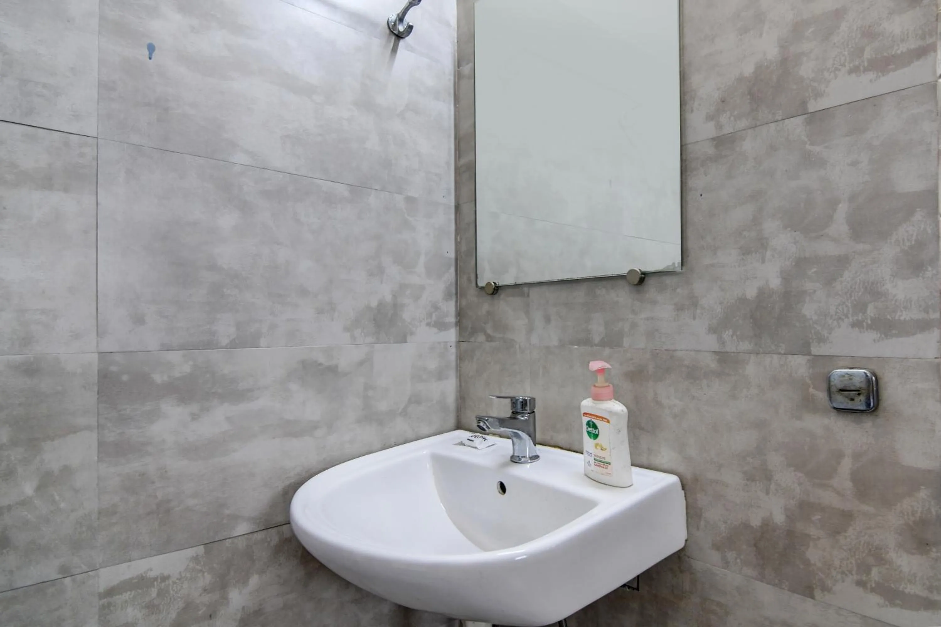 Bathroom in Hotel O Sunshine Near Netaji Subhash Chandra Bose International Airport