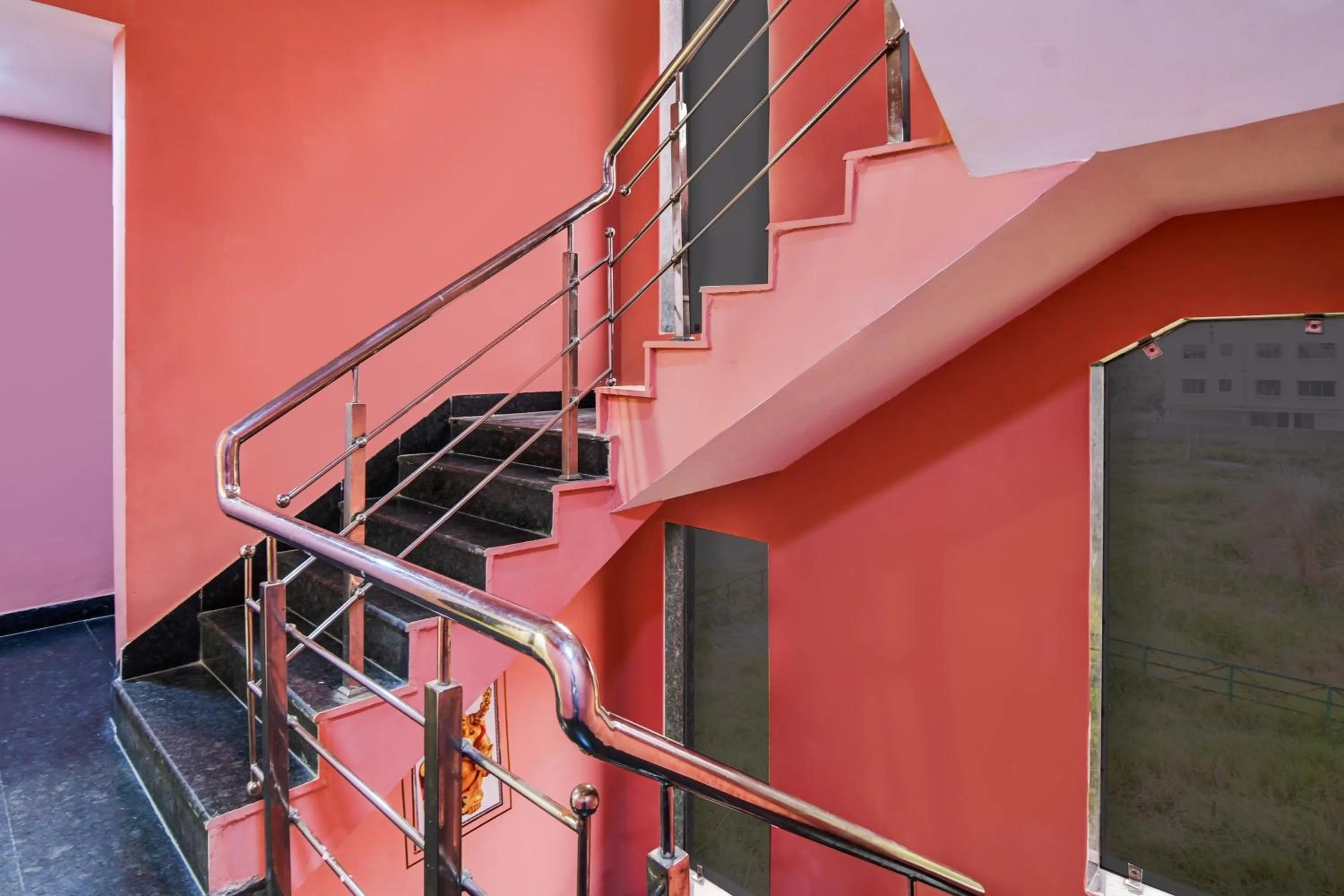 Lobby or reception in Hotel O Sunshine Near Netaji Subhash Chandra Bose International Airport