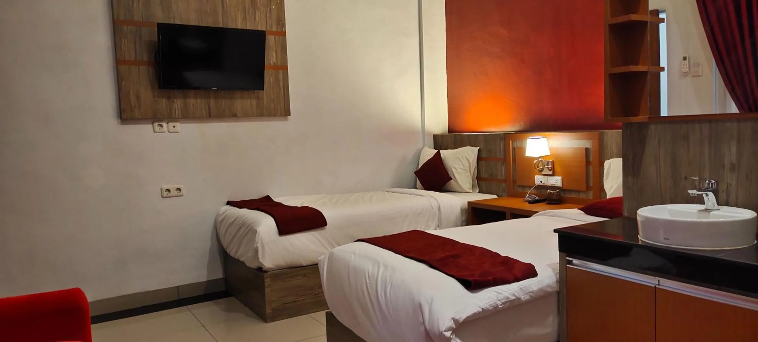 Bedroom, Bed in D&D Guest House & Cafe Syariah