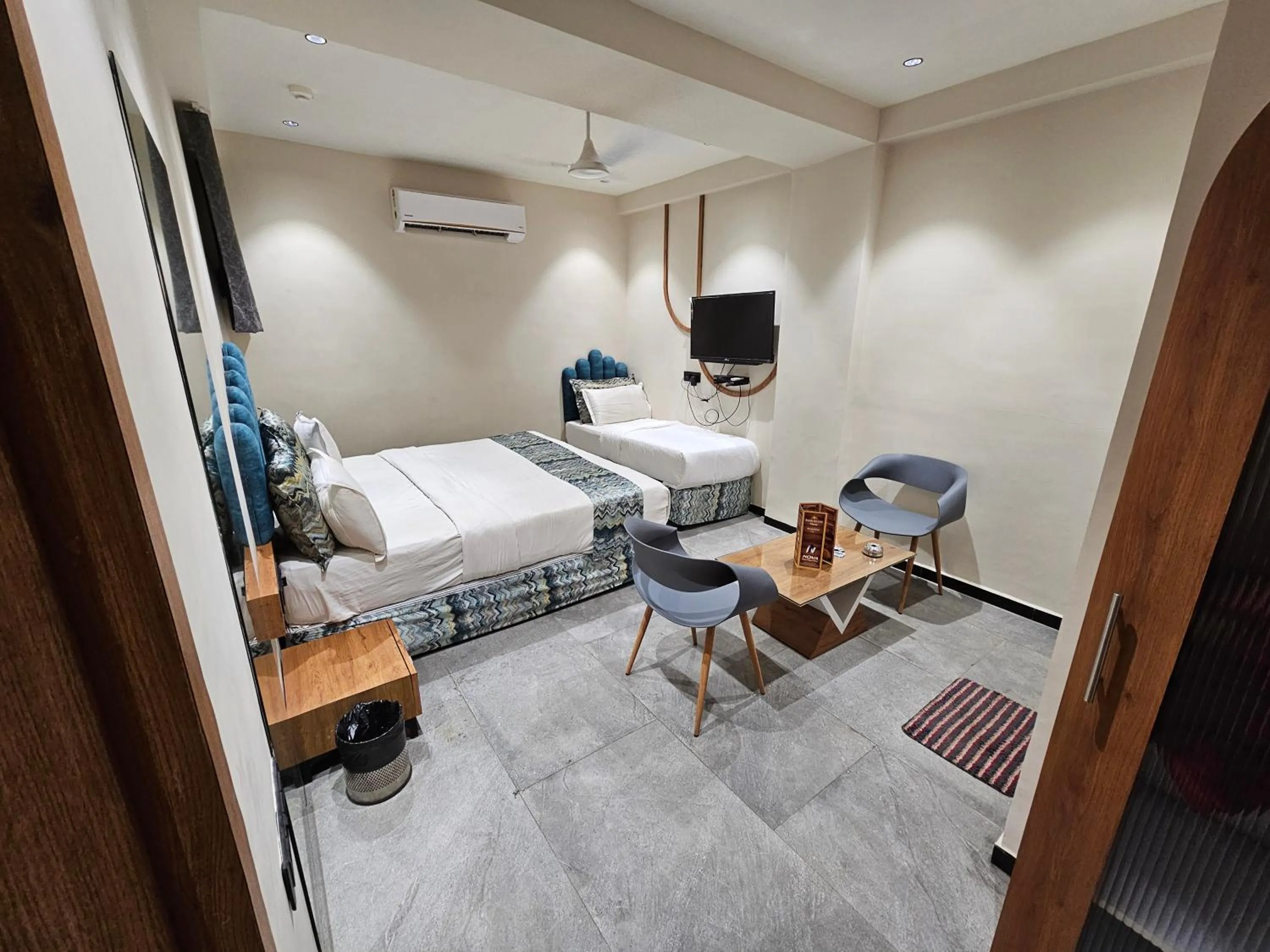 Family, Bed in Nova Park