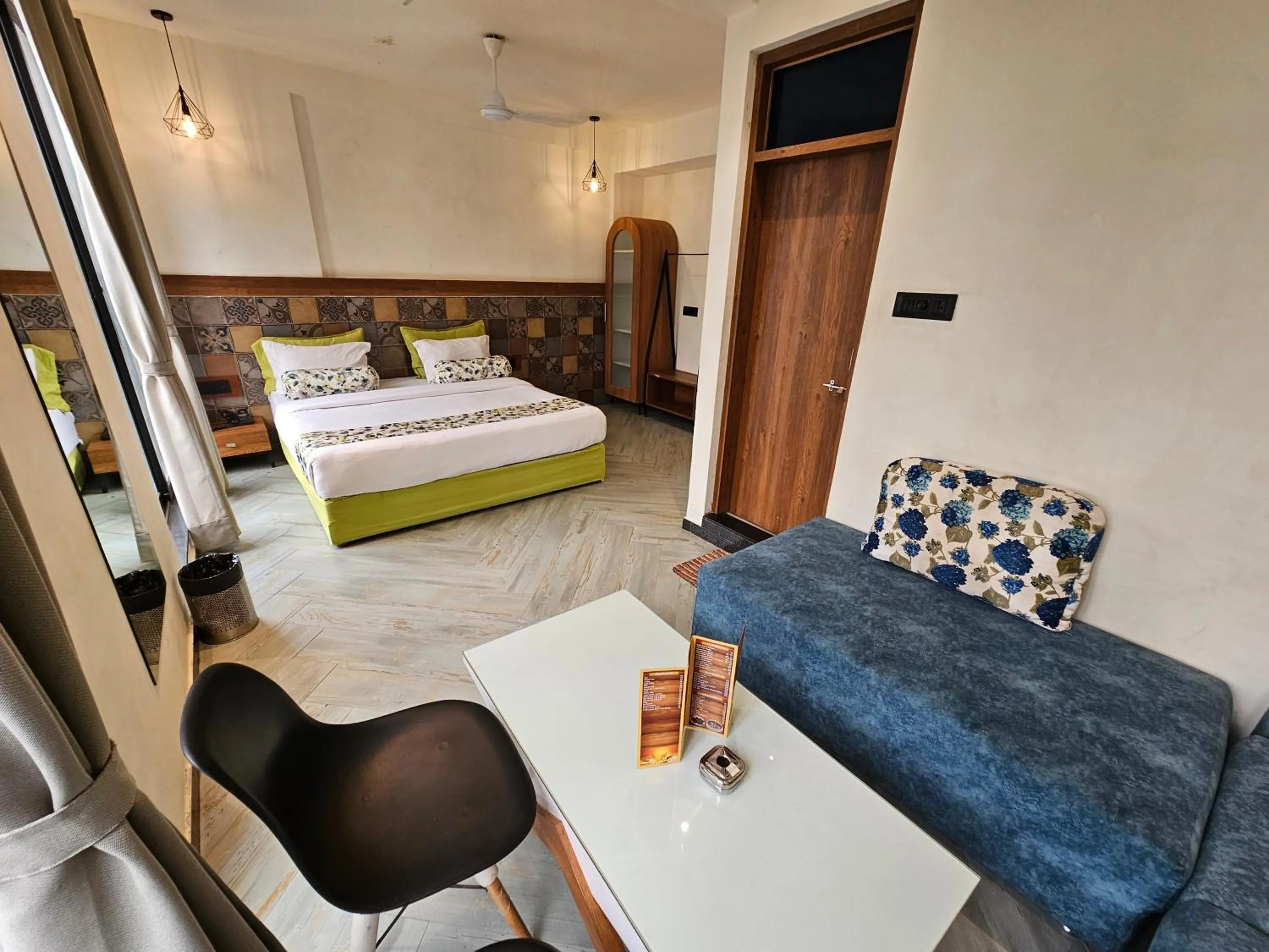 Seating area, Bed in Nova Park