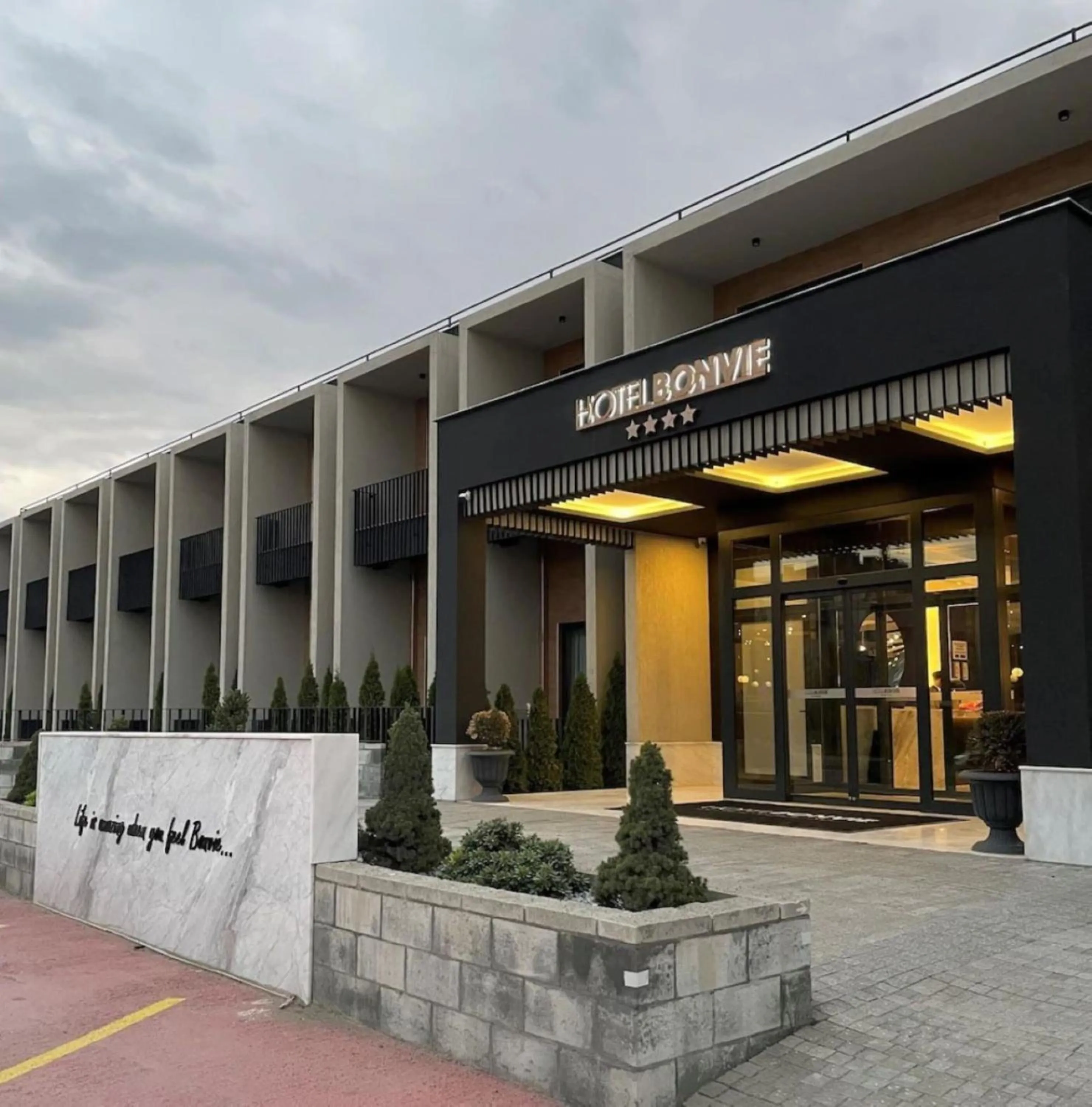 Property building in Hotel Bonvie