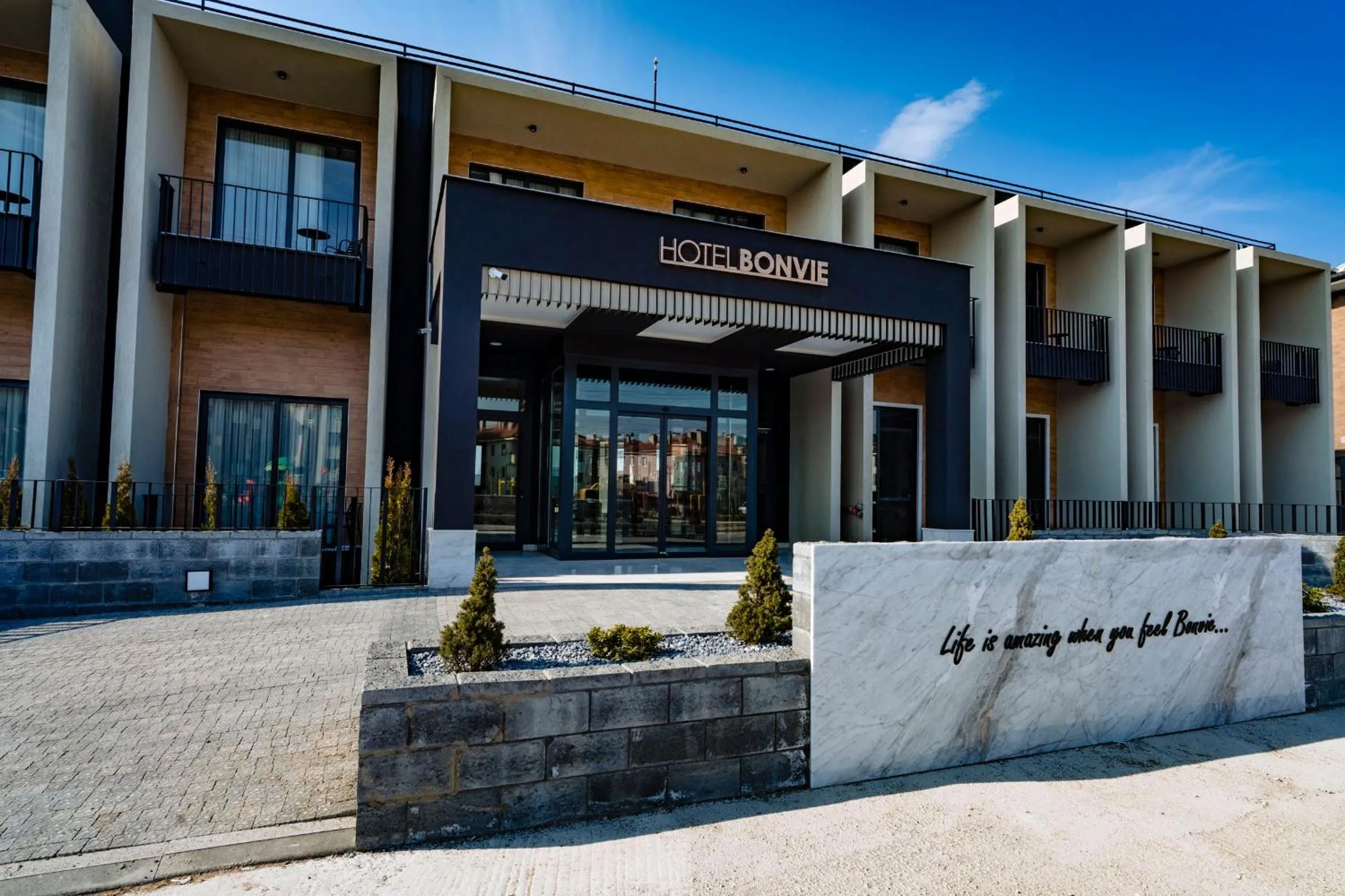 Property building in Hotel Bonvie