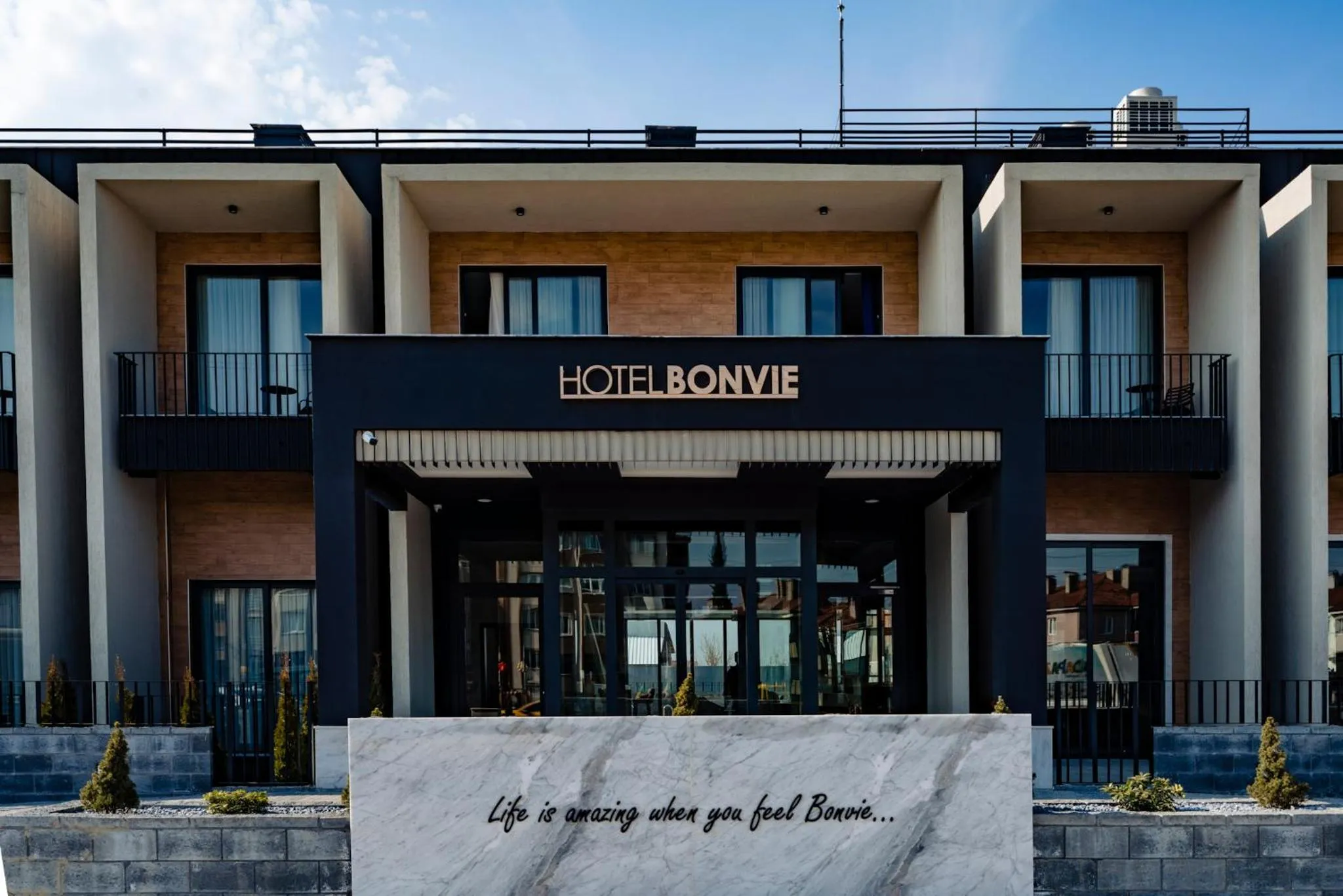 Property building in Hotel Bonvie