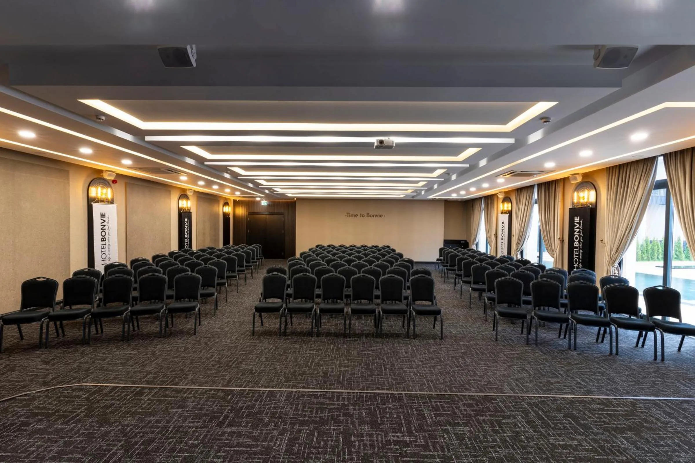 Business facilities in Hotel Bonvie