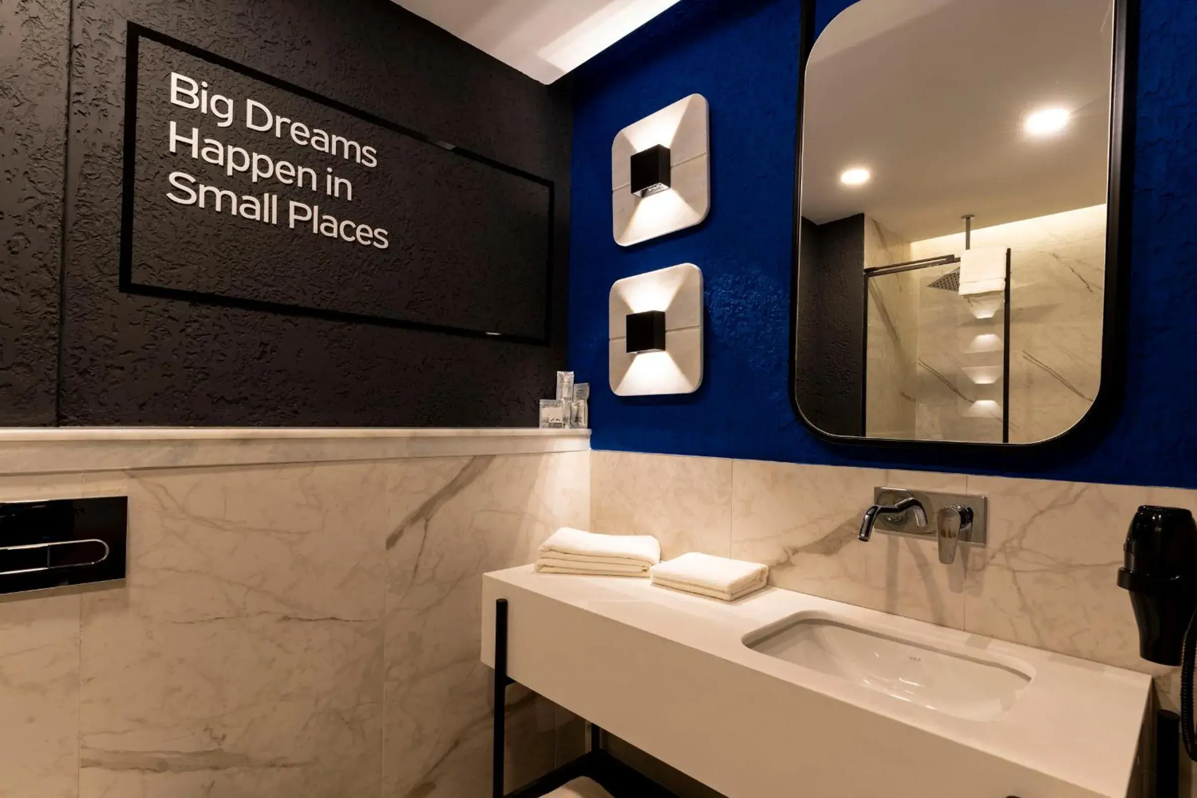 Deluxe Twin Room with Balcony - single occupancy in Hotel Bonvie Deluxe Twin Room with Balcony - single occupancy in Hotel Bonvie