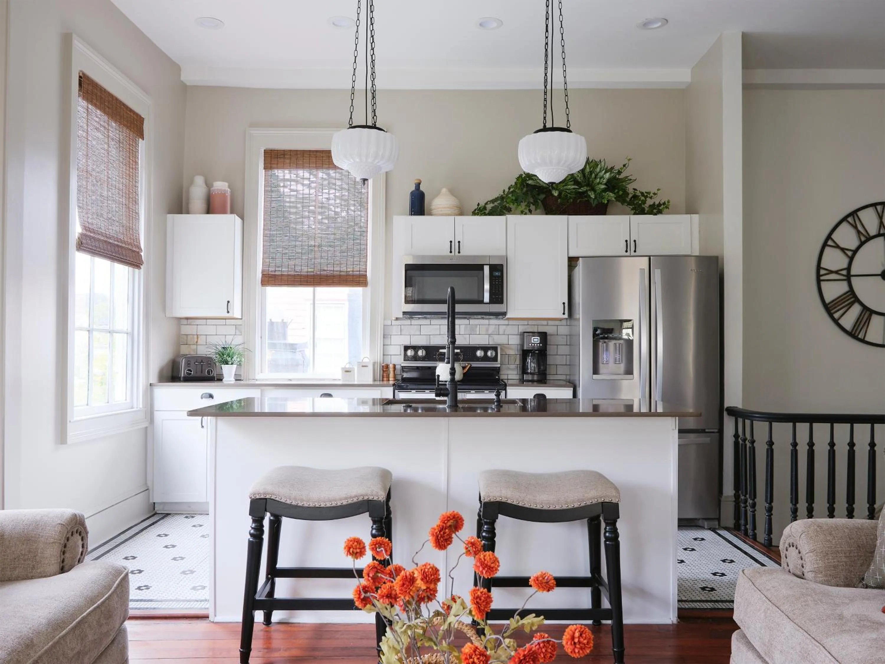 Kitchen or kitchenette in 111 Waldburg street Beautifully Renovated Historic 5 bedroom 5 bath