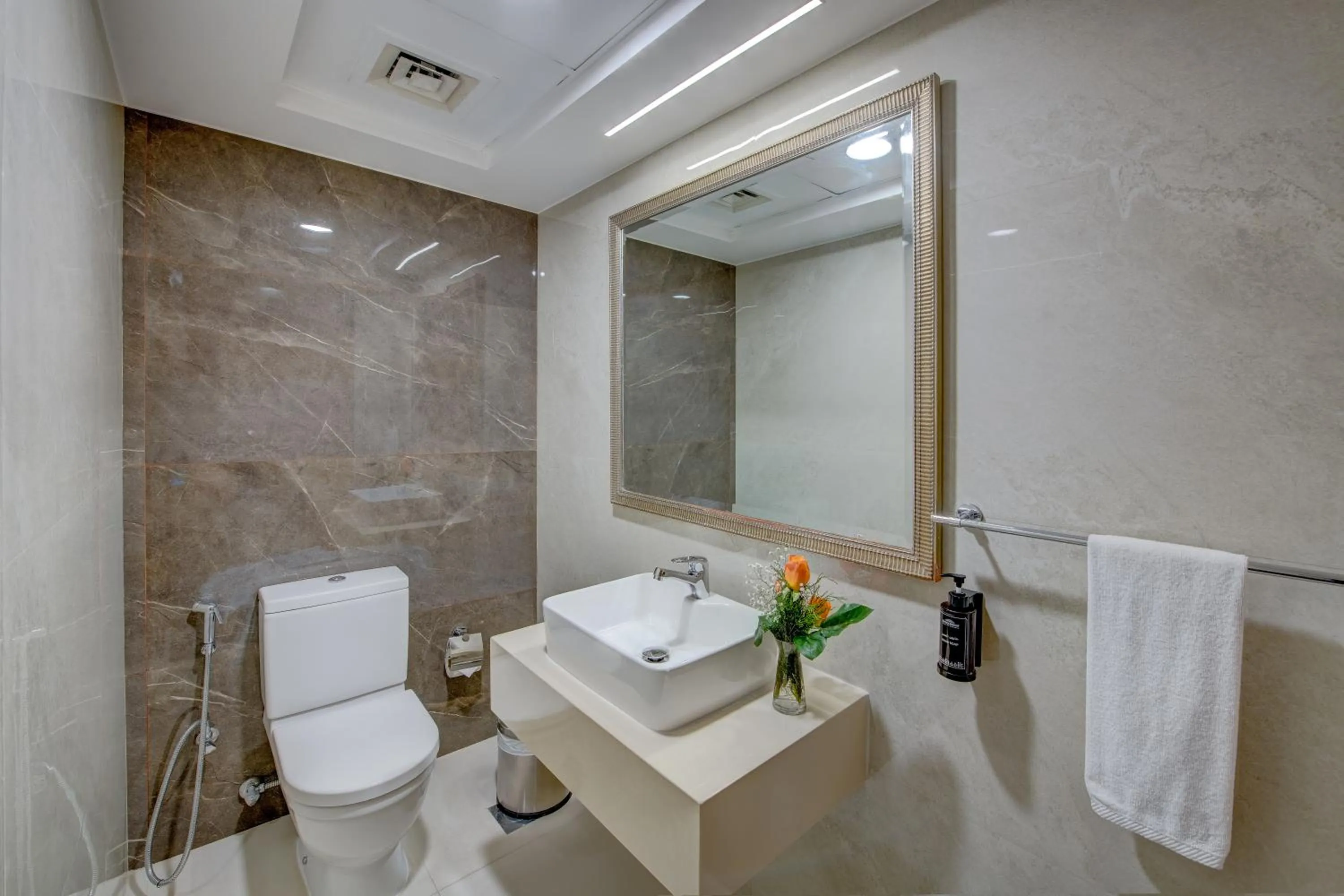 Toilet in Howard Johnson Plaza by Wyndham Dubai Deira