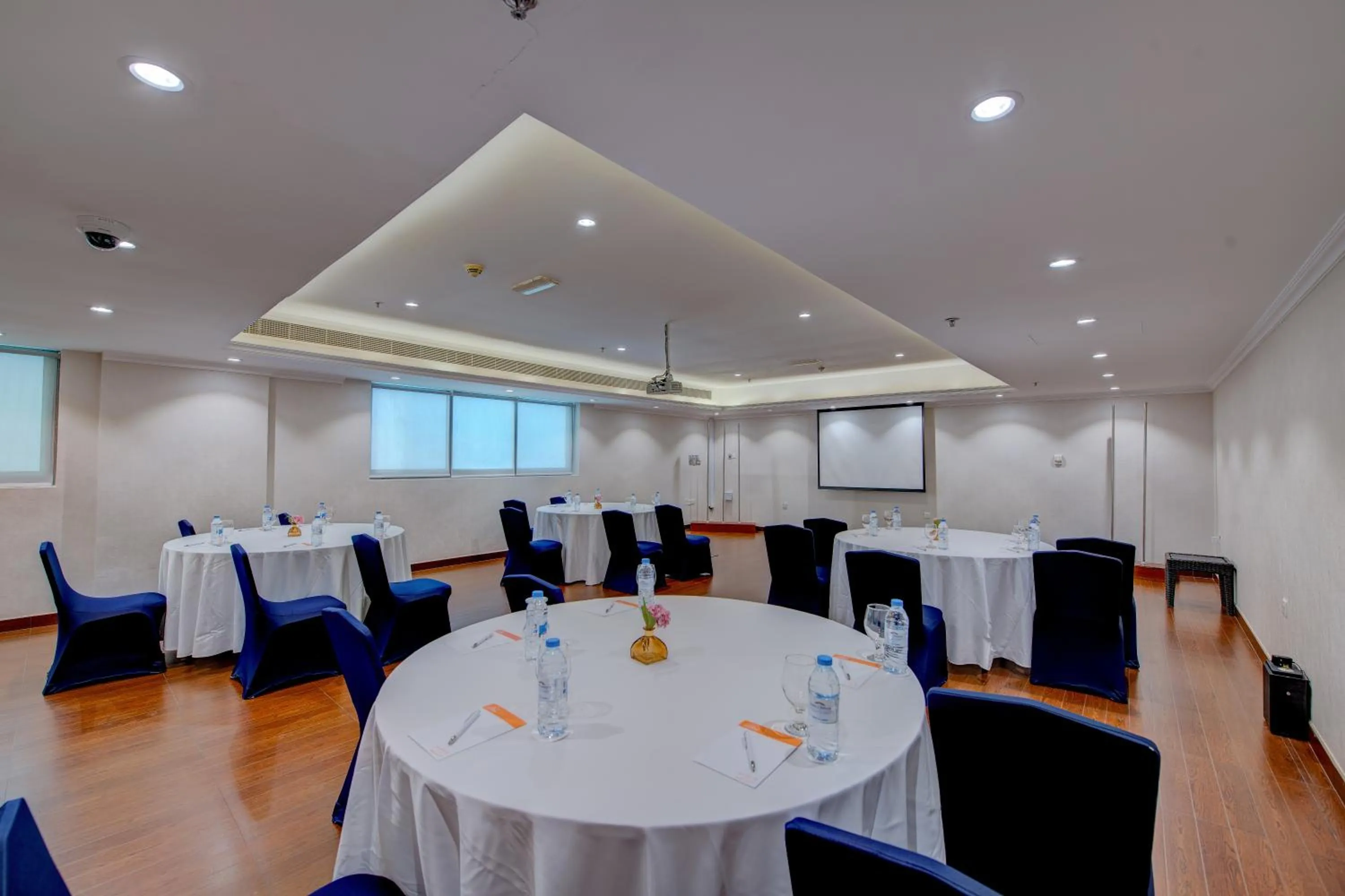 Meeting/conference room in Howard Johnson Plaza by Wyndham Dubai Deira