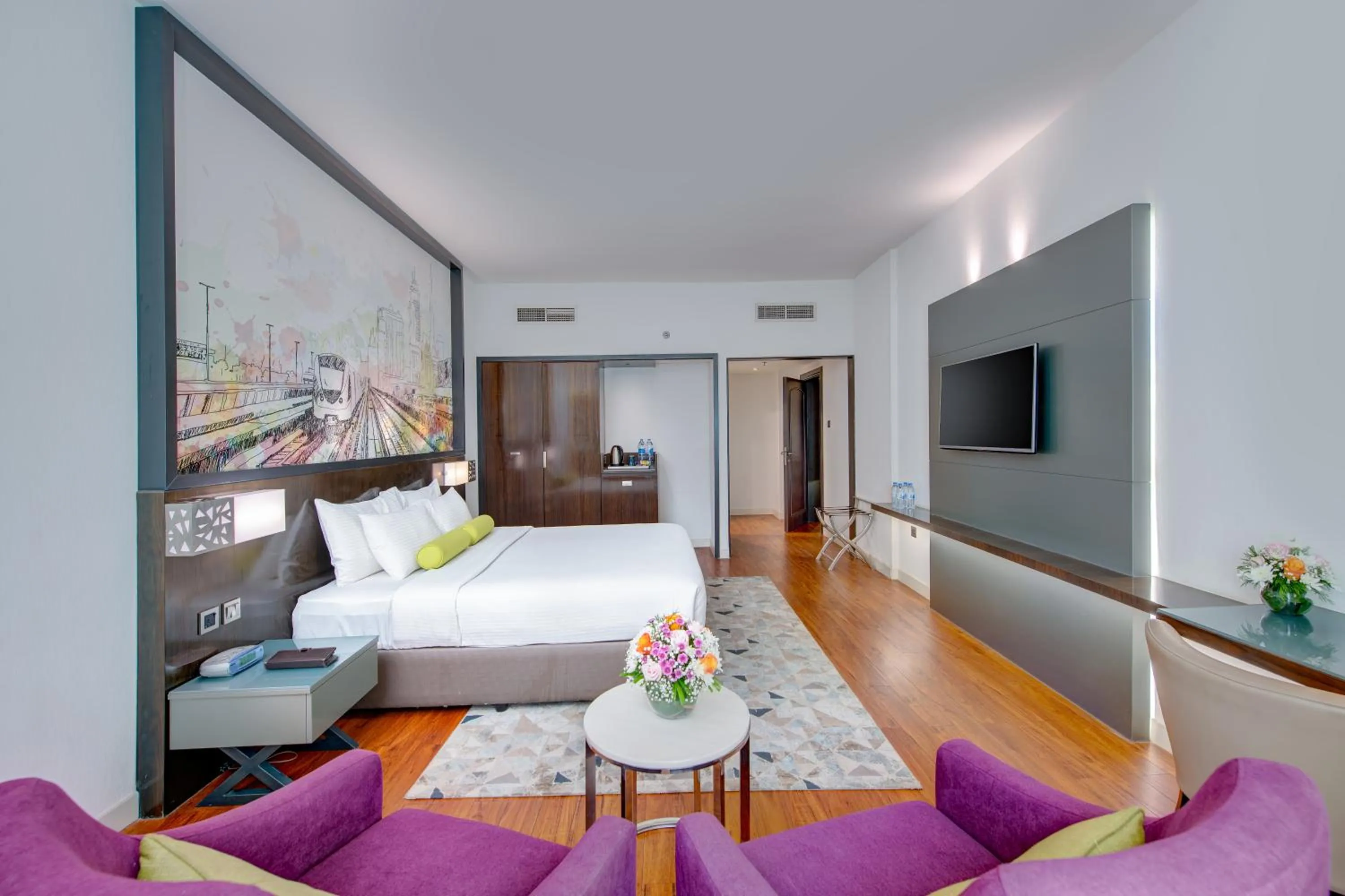 Photo of the whole room, Bed in Howard Johnson Plaza by Wyndham Dubai Deira