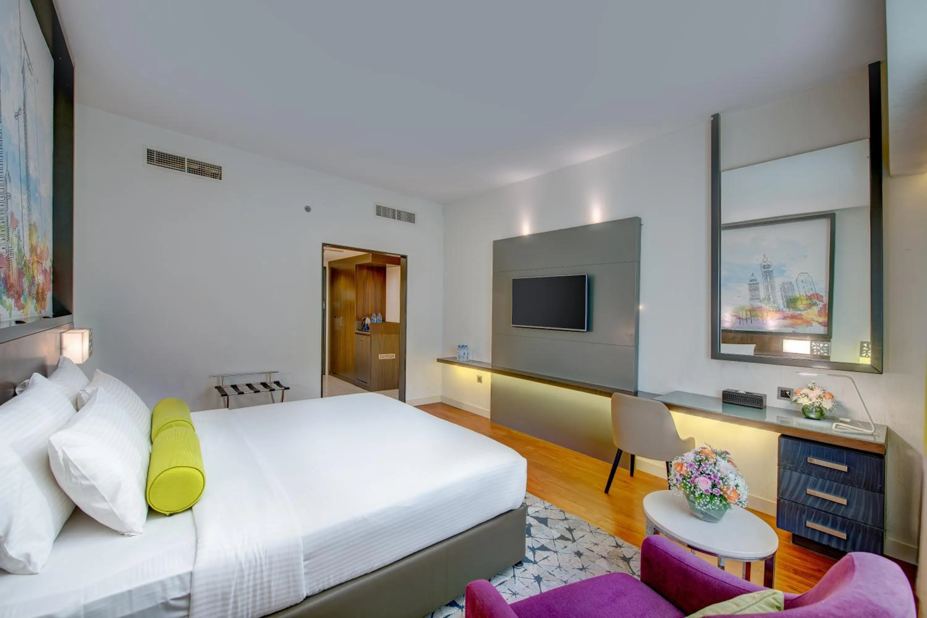 TV and multimedia, Bed in Howard Johnson Plaza by Wyndham Dubai Deira