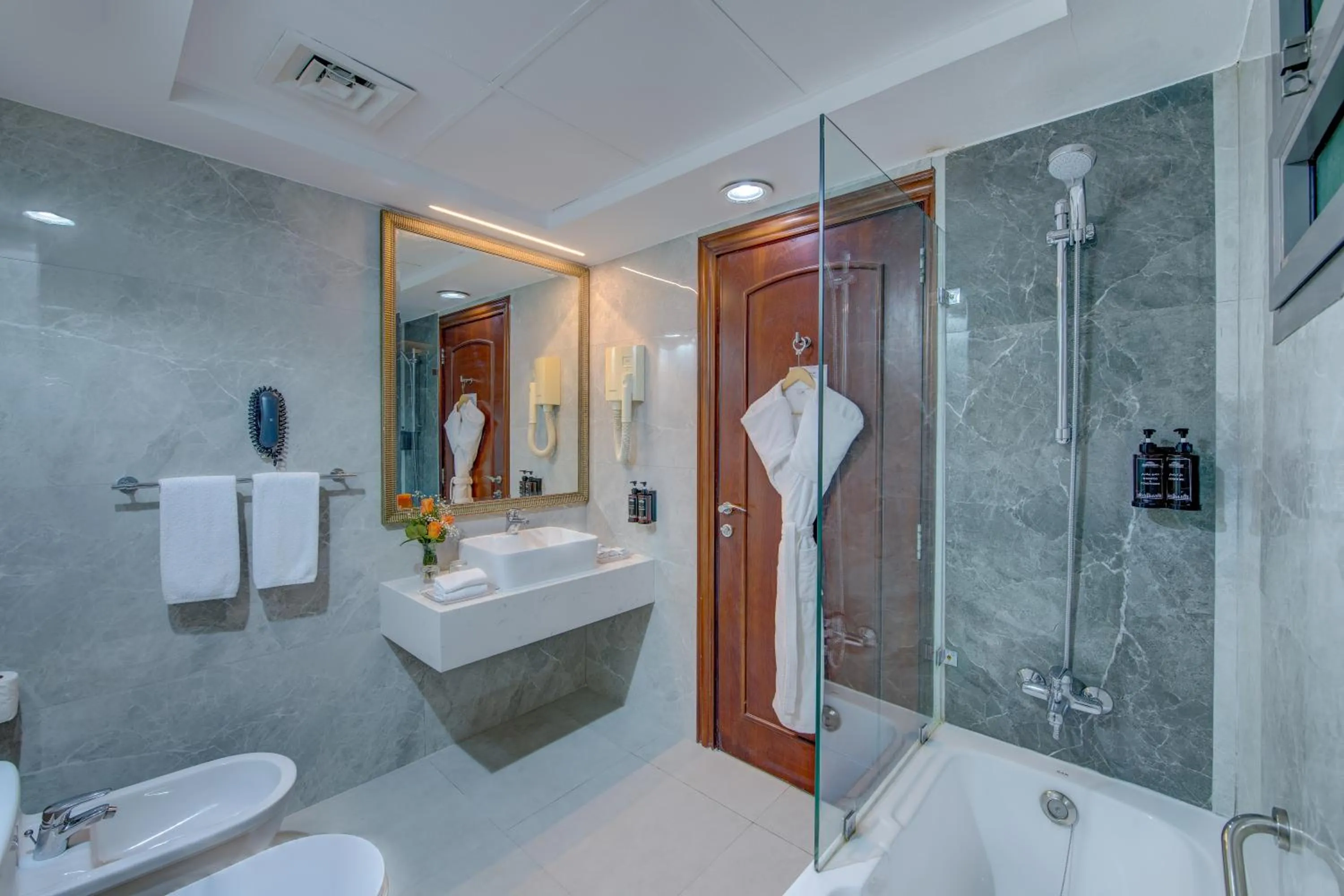 Bath in Howard Johnson Plaza by Wyndham Dubai Deira