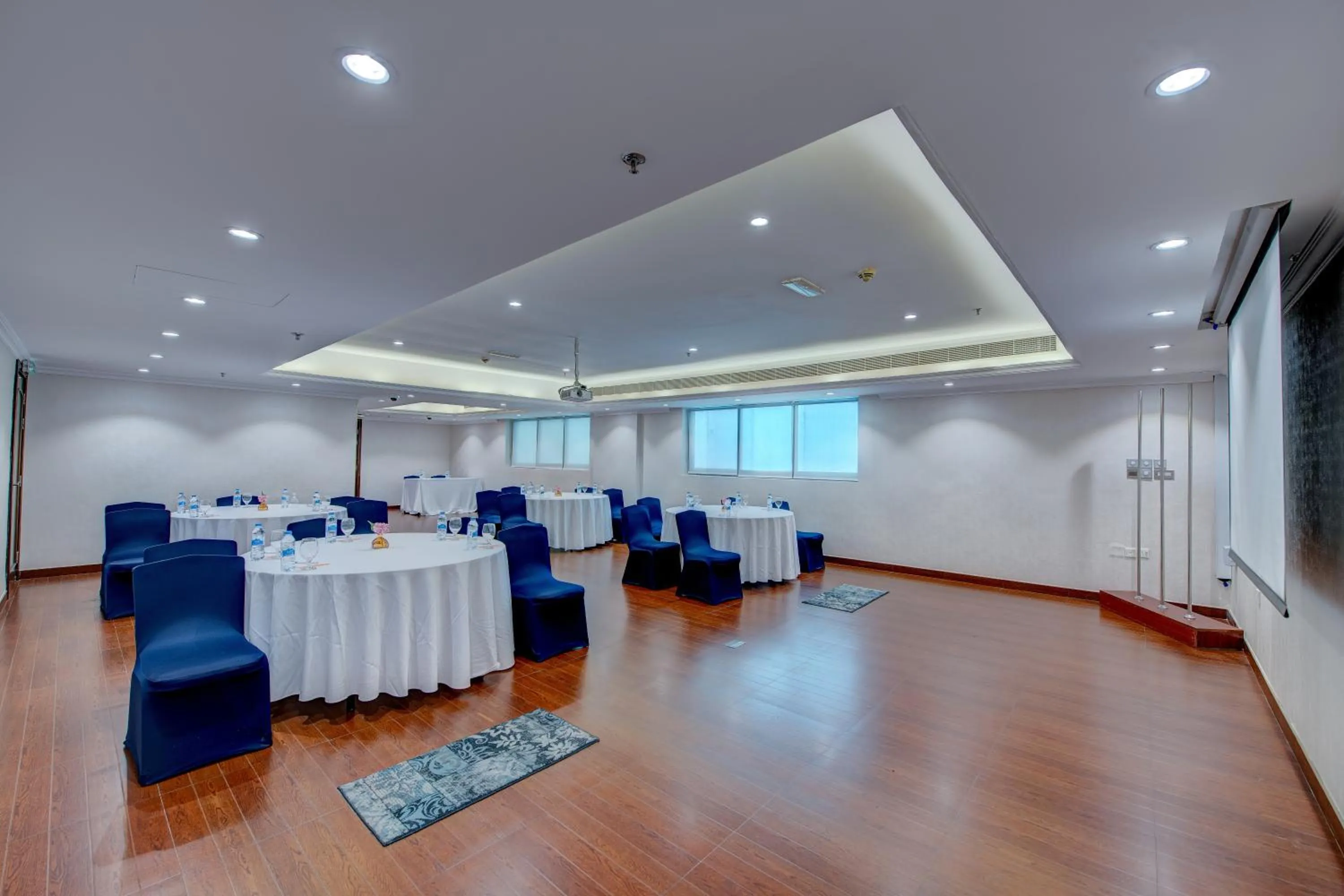 Meeting/conference room in Howard Johnson Plaza by Wyndham Dubai Deira
