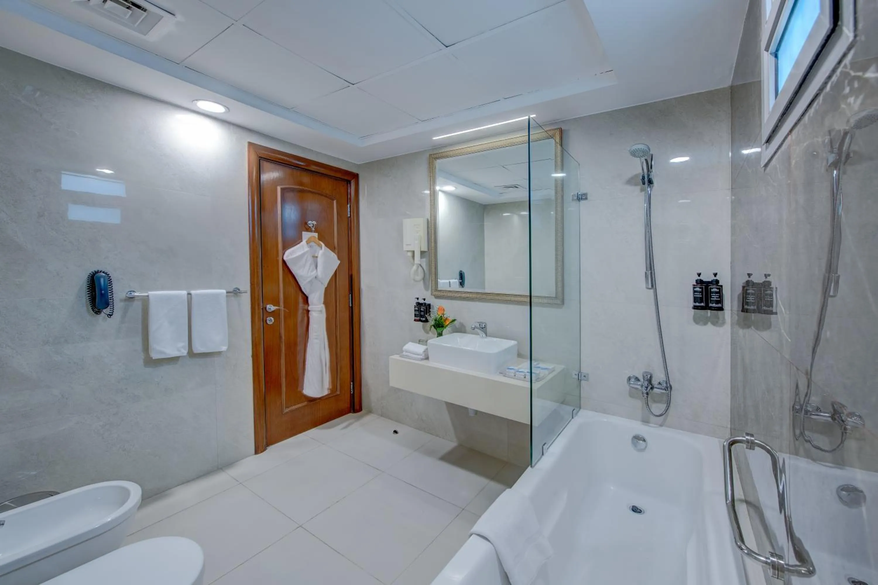 Bathroom in Howard Johnson Plaza by Wyndham Dubai Deira