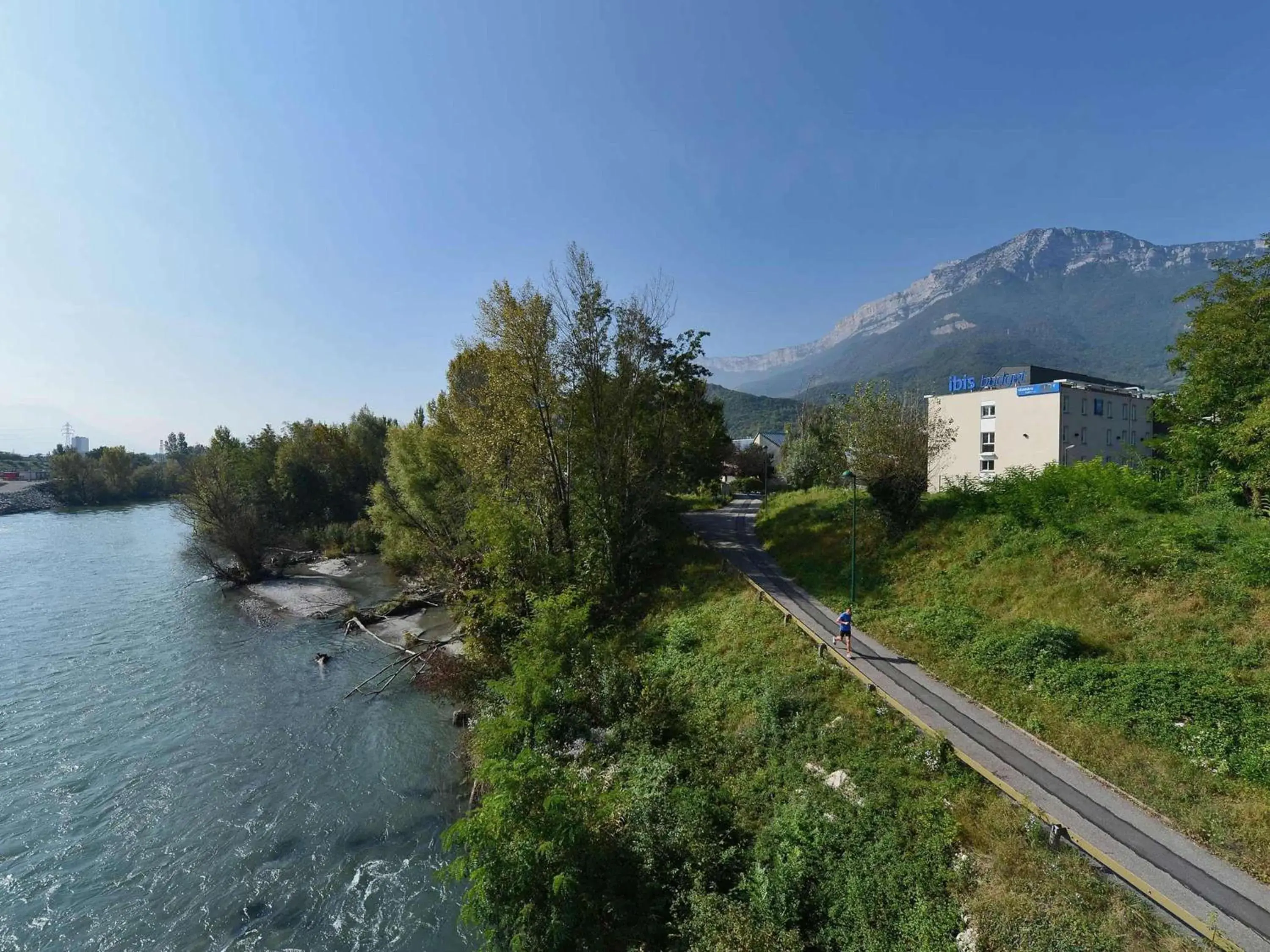 Property building in Ibis Budget Grenoble Sud Seyssins Property building in Ibis Budget Grenoble Sud Seyssins