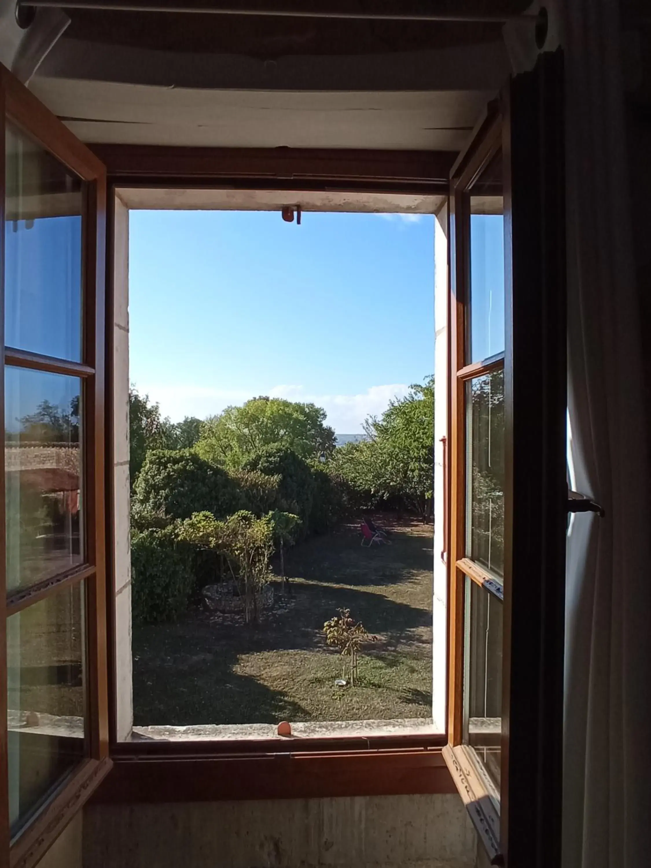 Double Room with Garden View - single occupancy in Le Tamaris Chambres d'hôtes Double Room with Garden View - single occupancy in Le Tamaris Chambres d'hôtes