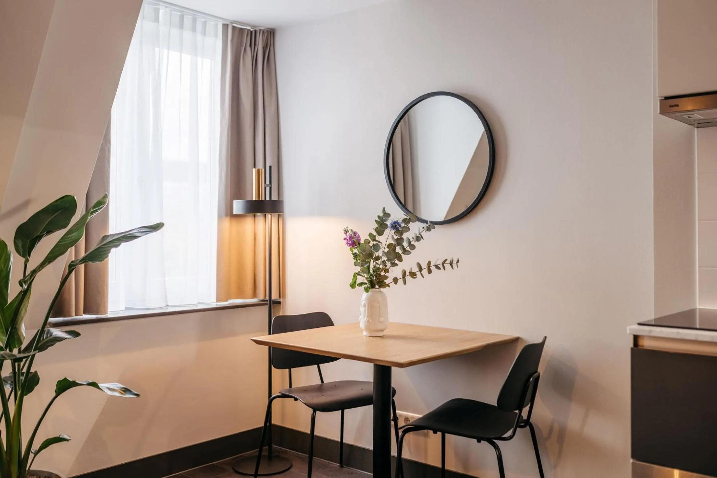 Dining area in YAYS The Hague Willemspark by Numa