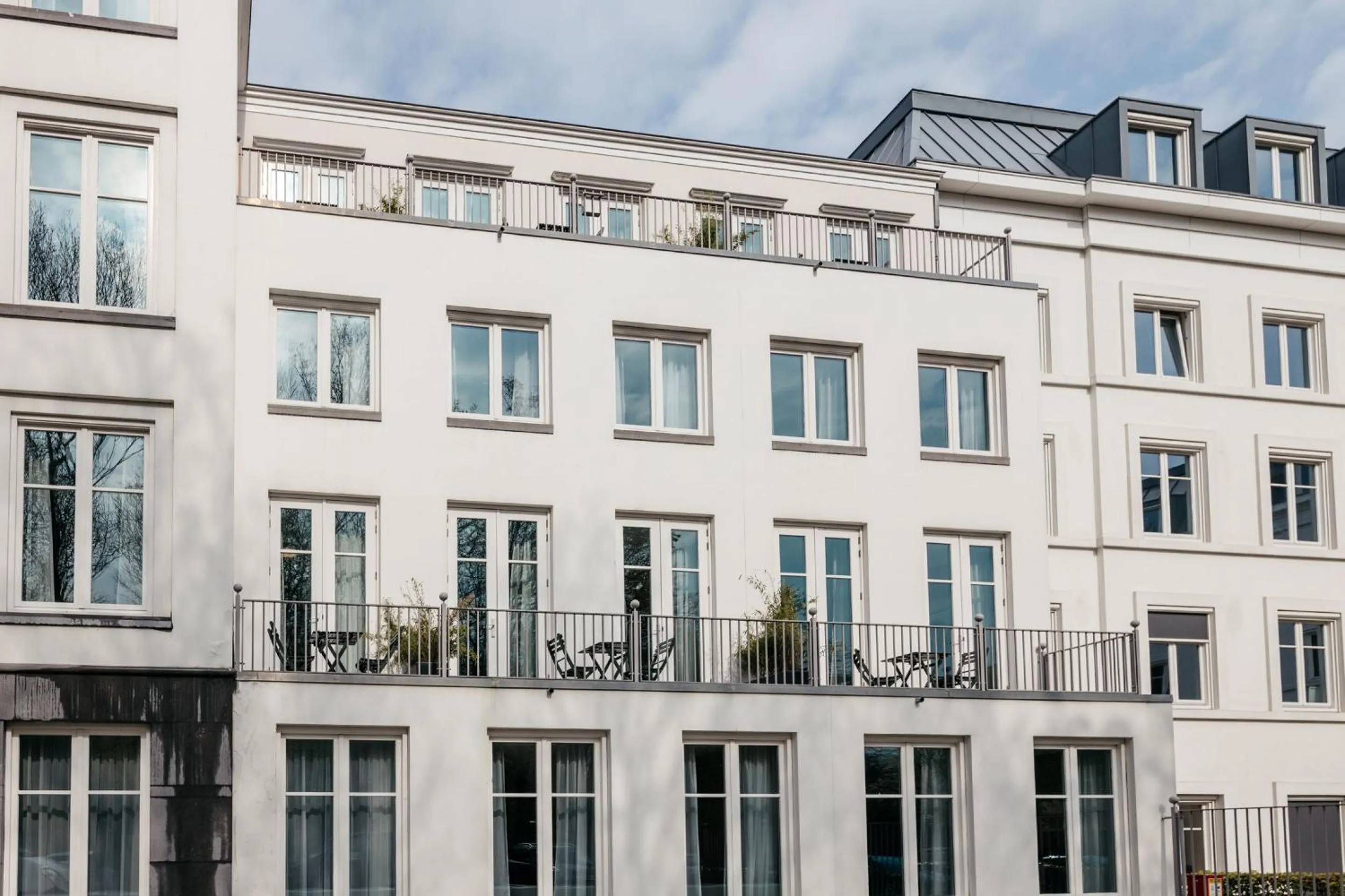 Property building in YAYS The Hague Willemspark by Numa