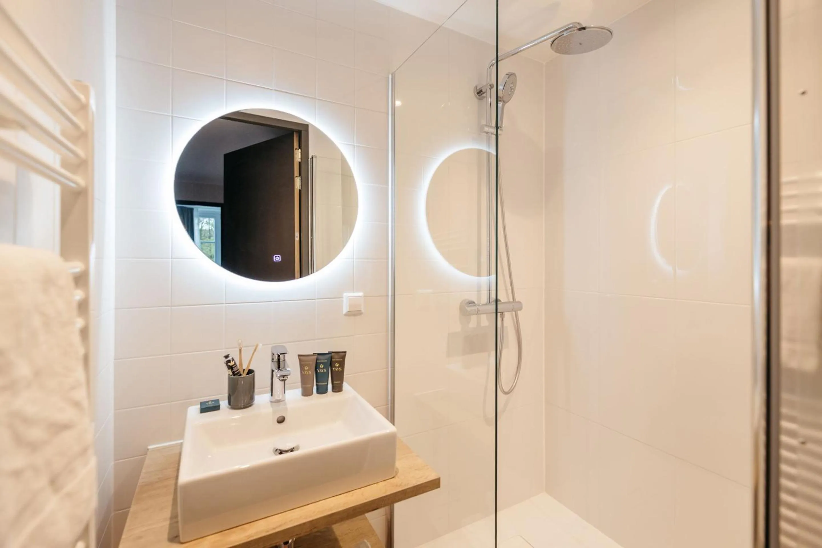 Bathroom in YAYS The Hague Willemspark by Numa