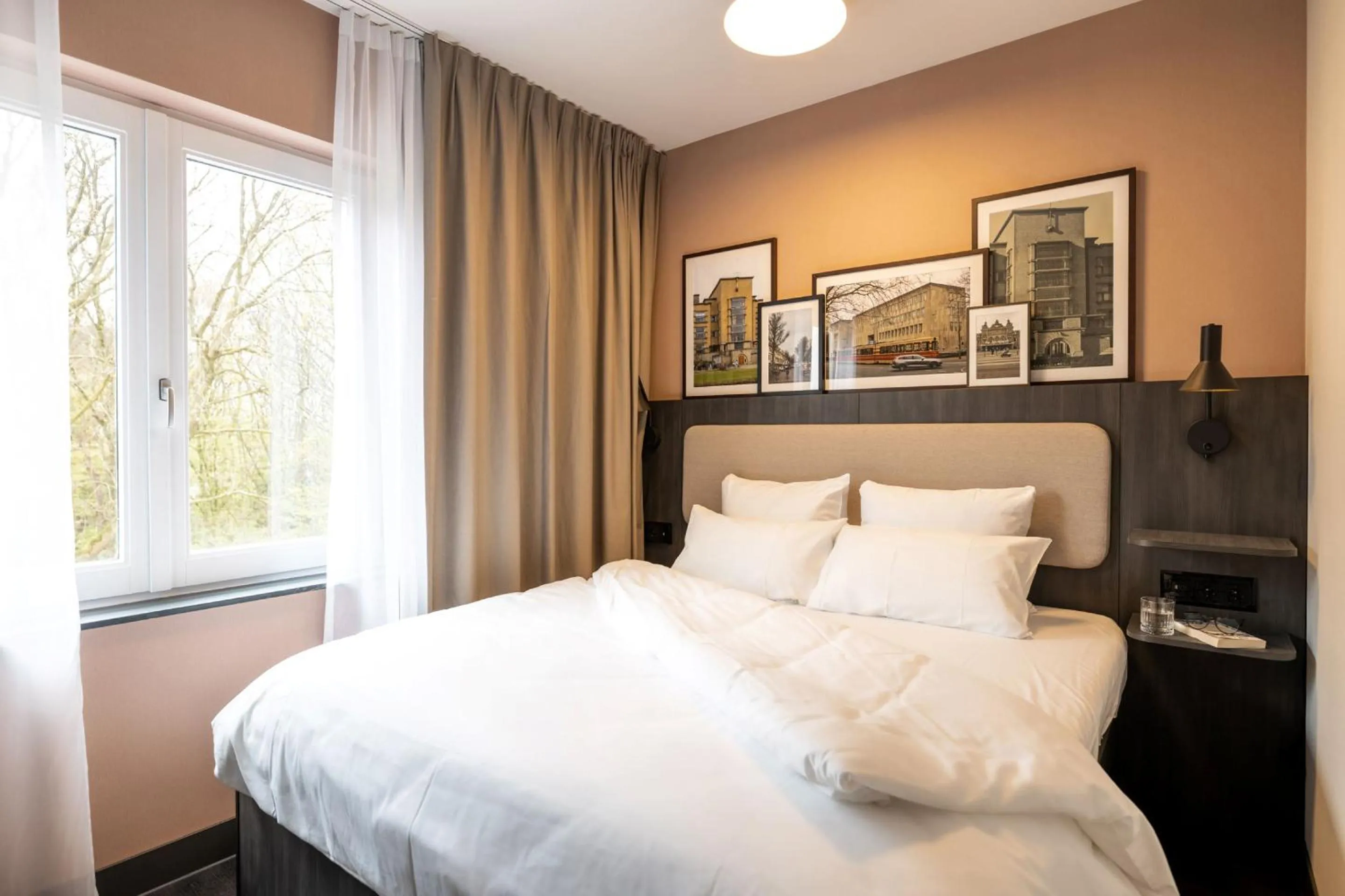 Bedroom, Bed in YAYS The Hague Willemspark by Numa