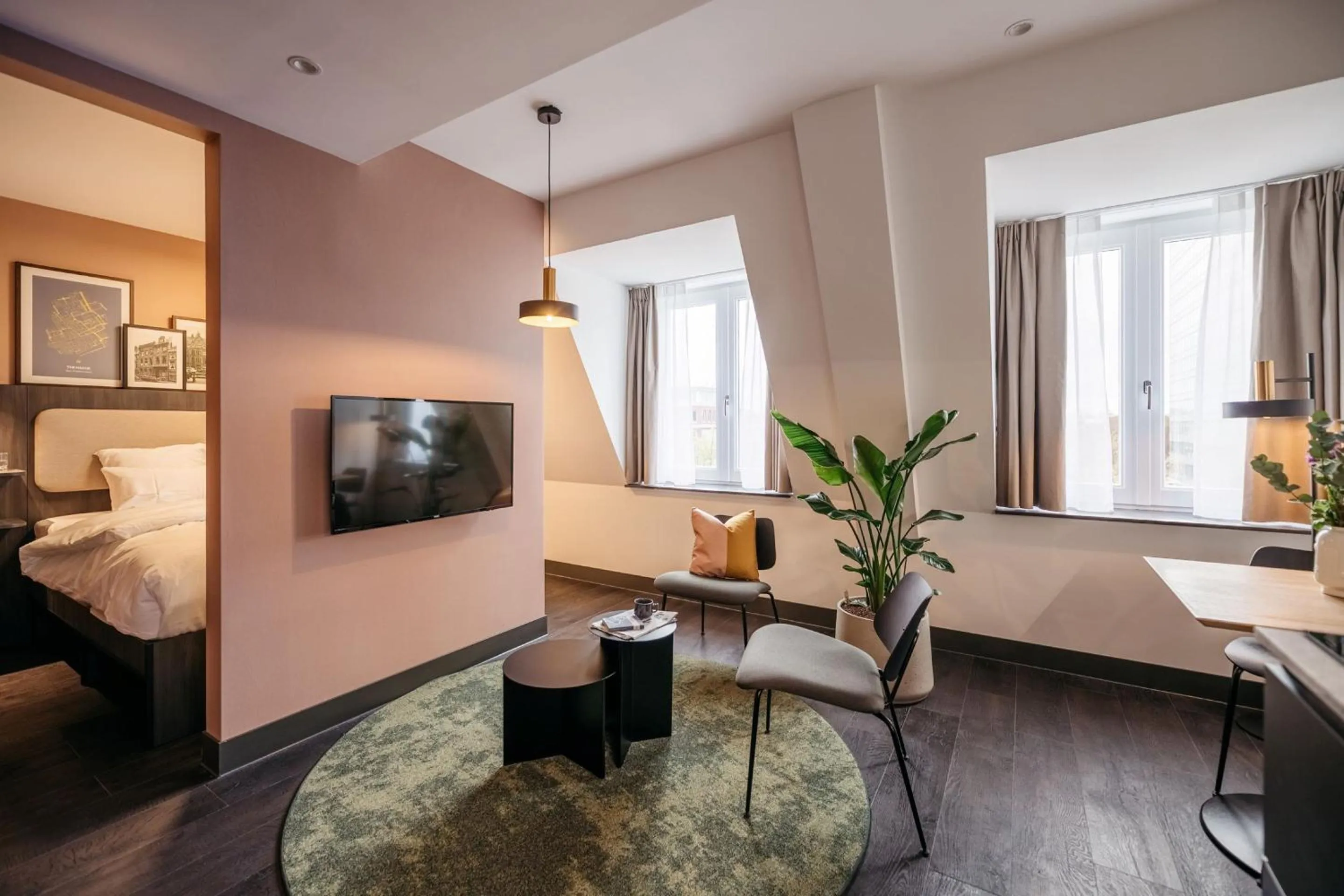 Seating area, Bed in YAYS The Hague Willemspark by Numa