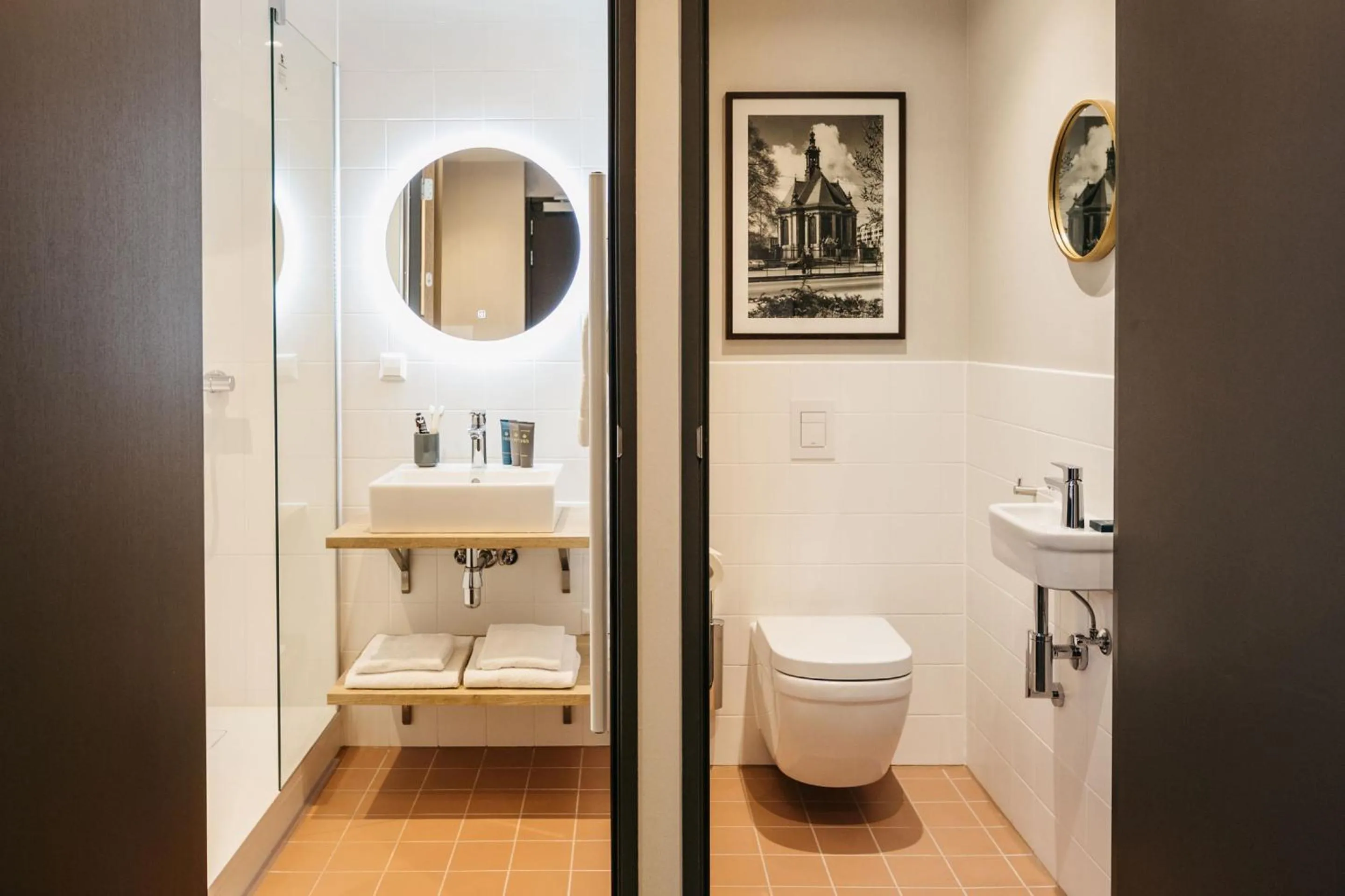 Bathroom in YAYS The Hague Willemspark by Numa